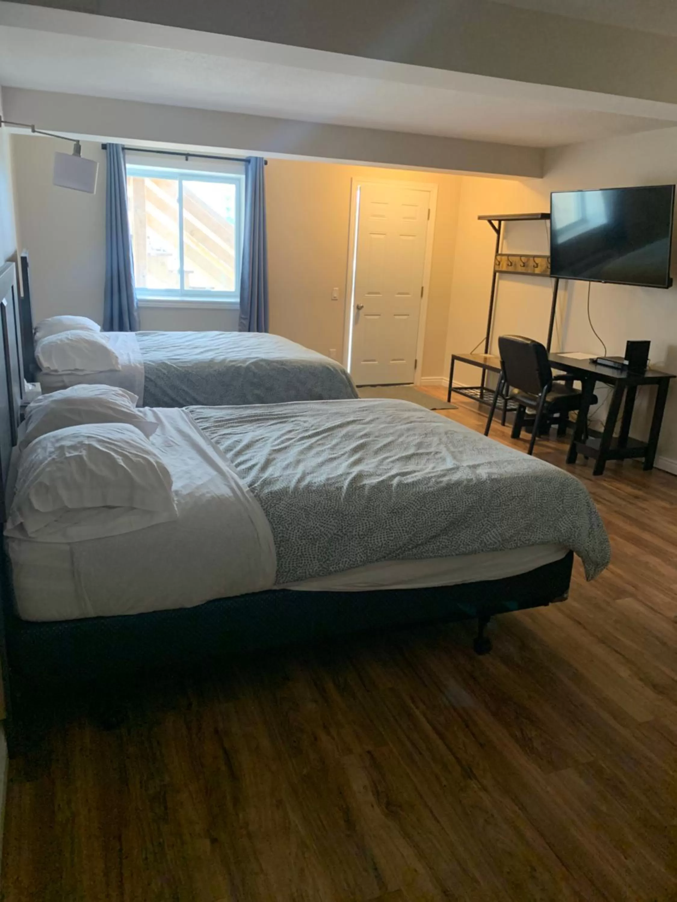 Bed in Lakeview Hotel