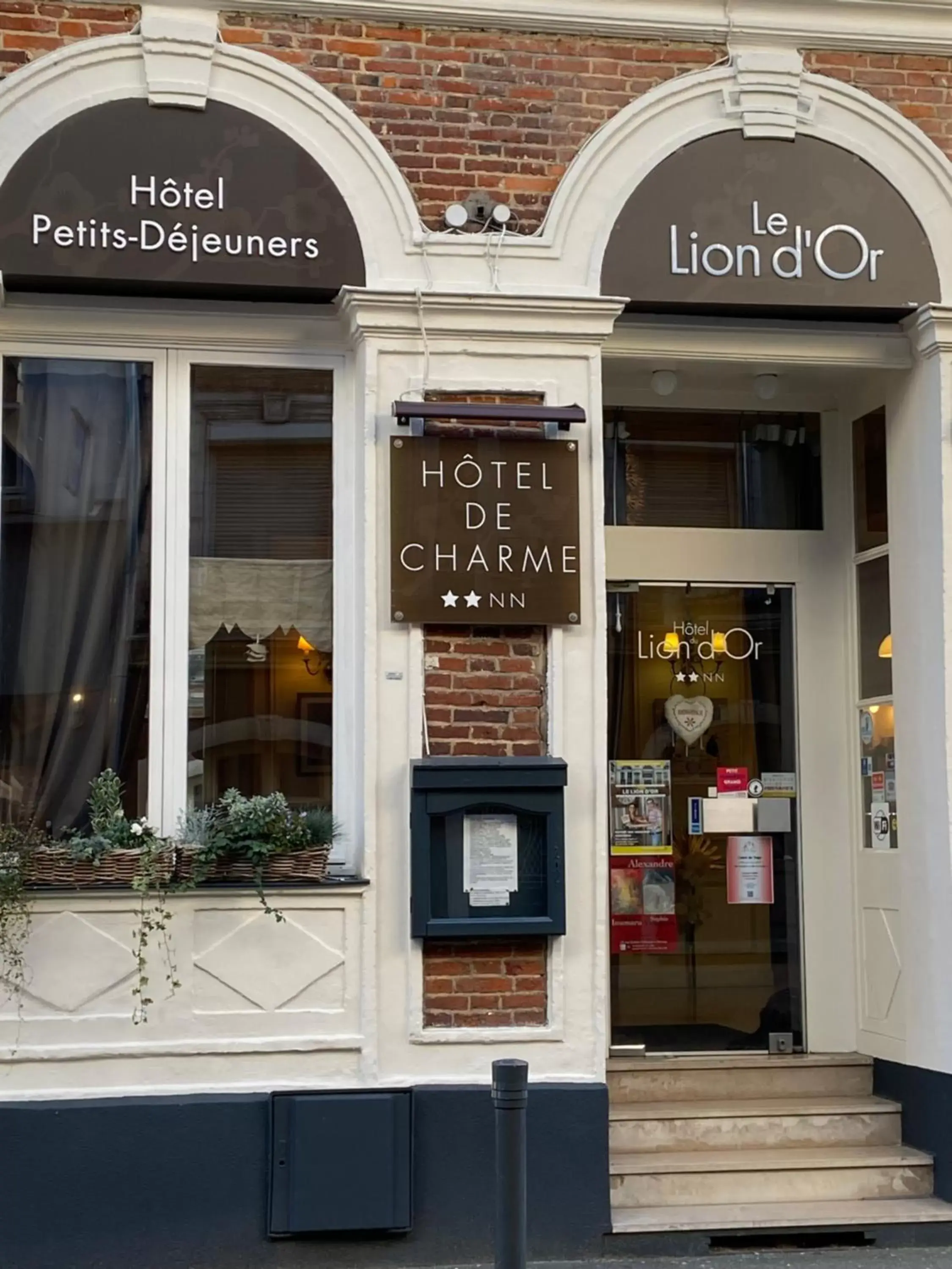 Property building in Hôtel Le Lion D'or