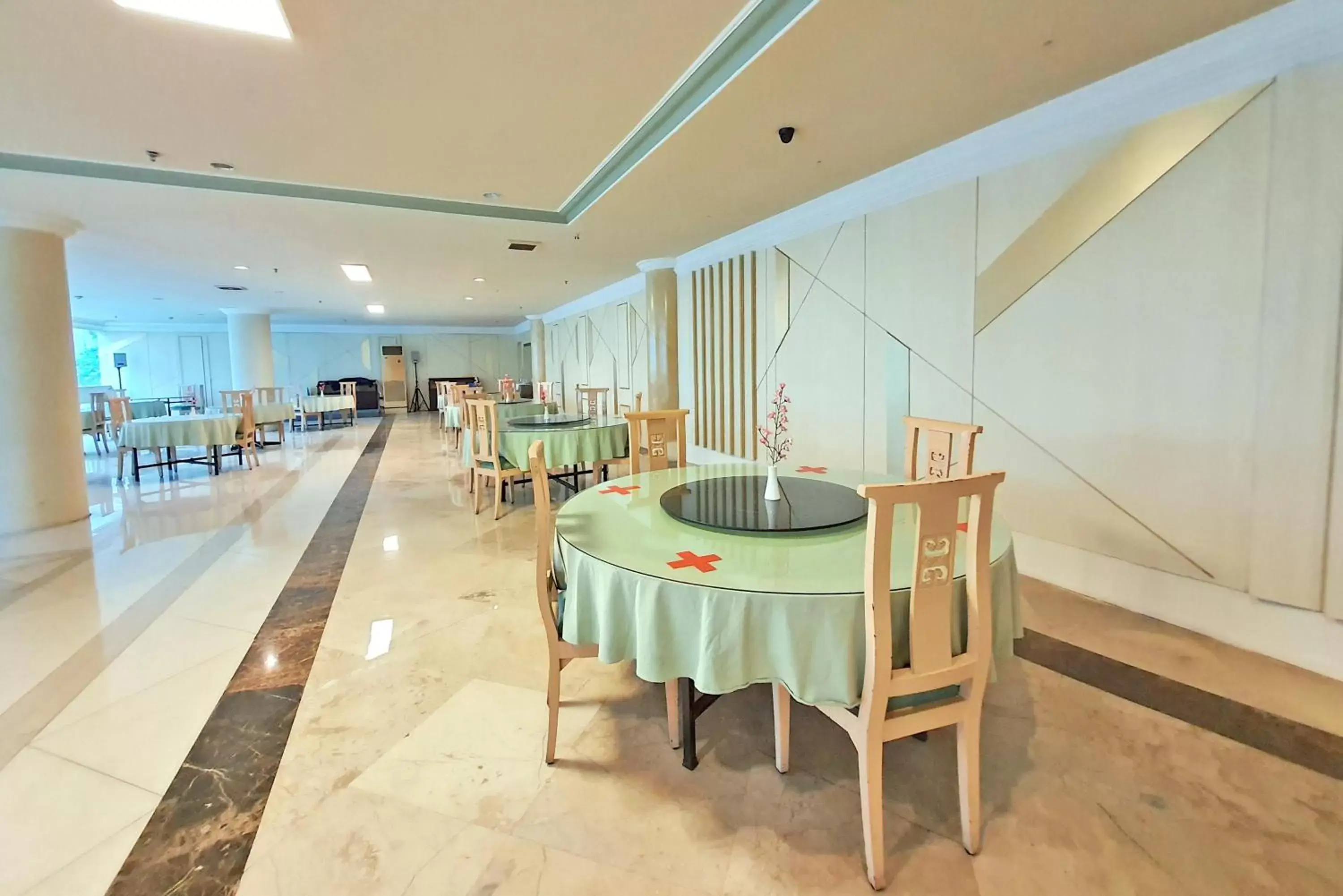 Restaurant/places to eat in Tunjungan Hotel