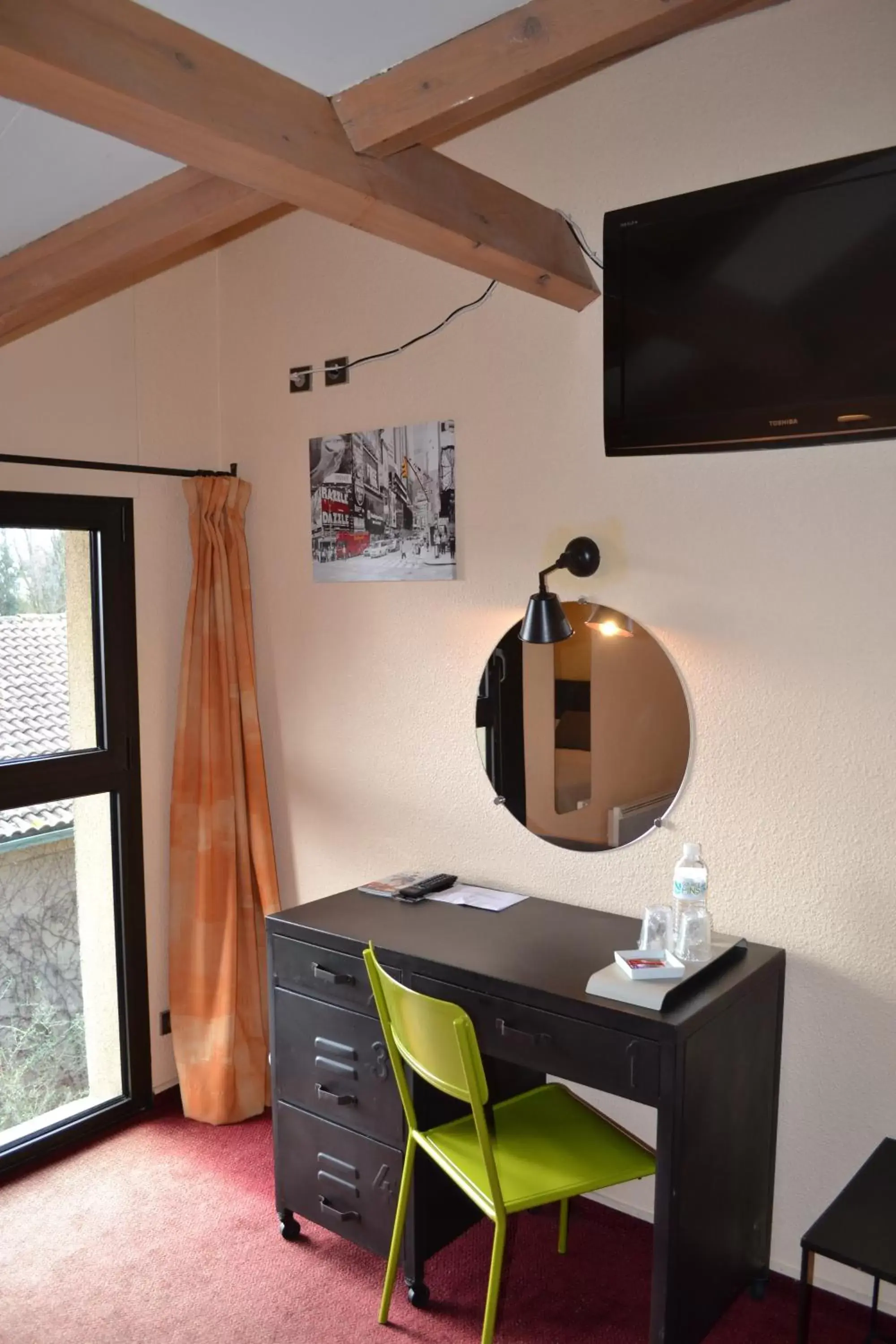 Bedroom, TV/Entertainment Center in Noemys Gradignan - ex Cit'Hotel Le Chalet Lyrique