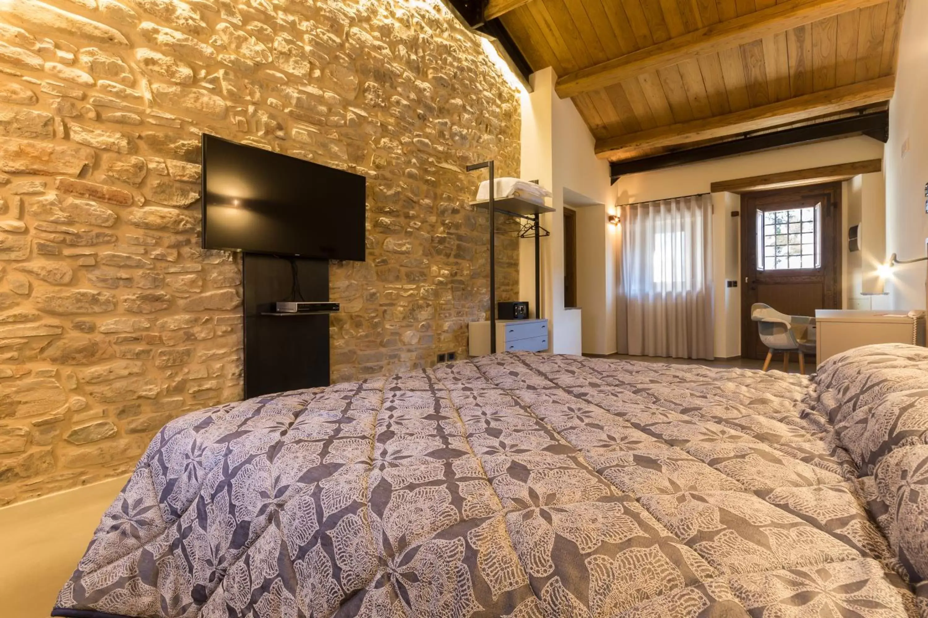 Photo of the whole room, Bed in Borgotufi Albergo Diffuso