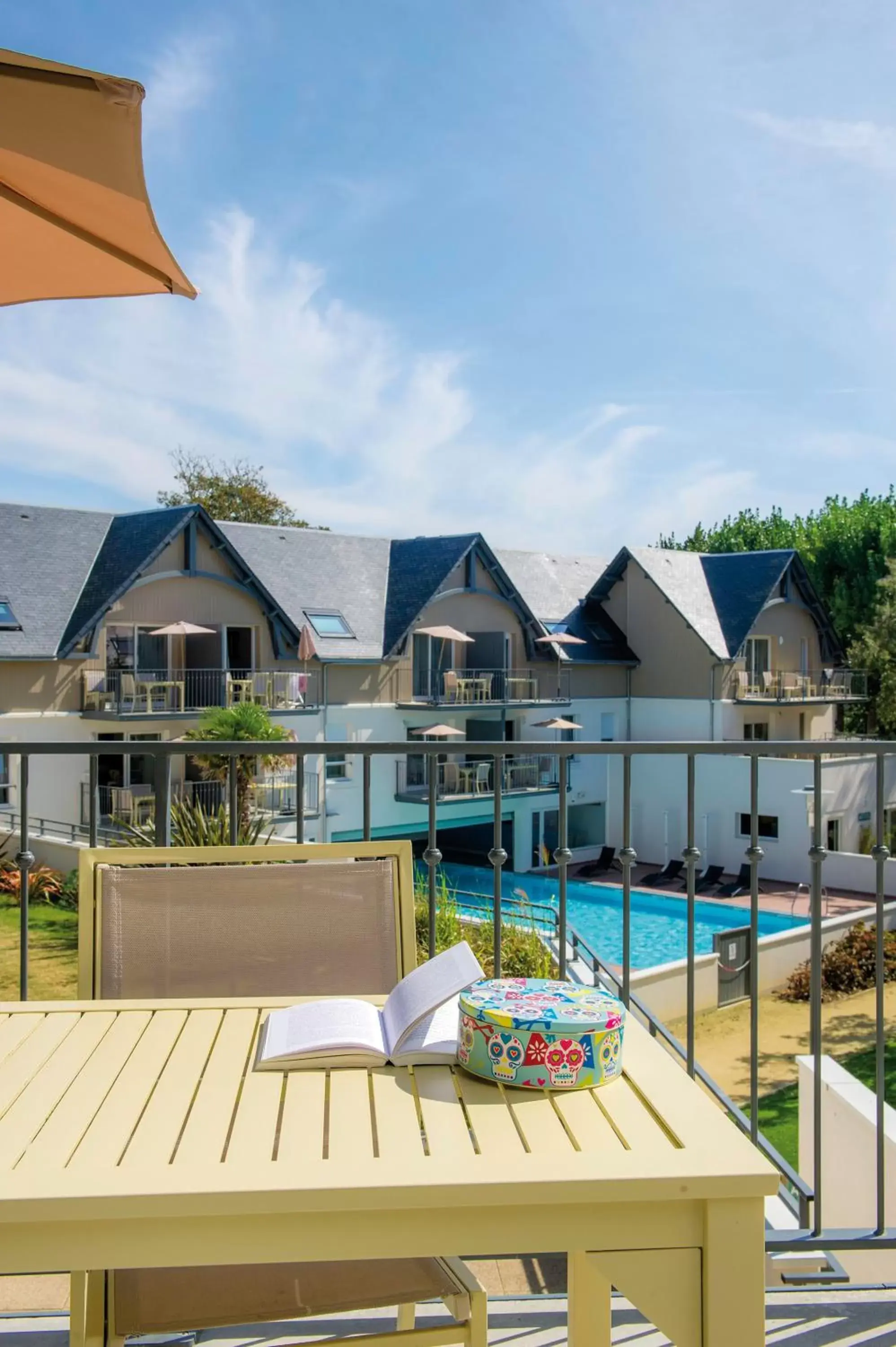 Balcony/Terrace, Swimming Pool in Résidence Vacances Bleues Les Jardins d'Arvor