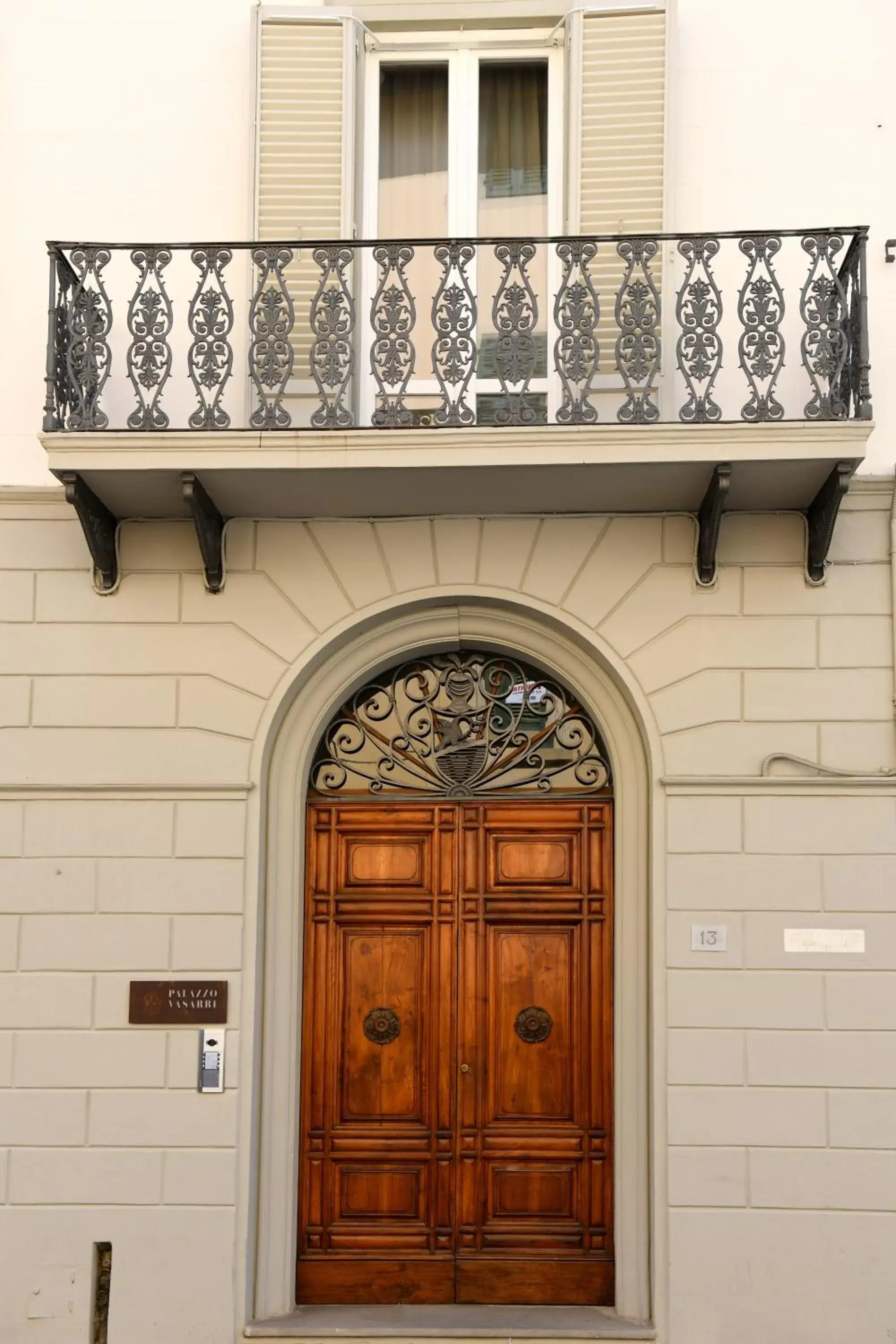 Facade/entrance in Palazzo Vasarri - Luxury design suites