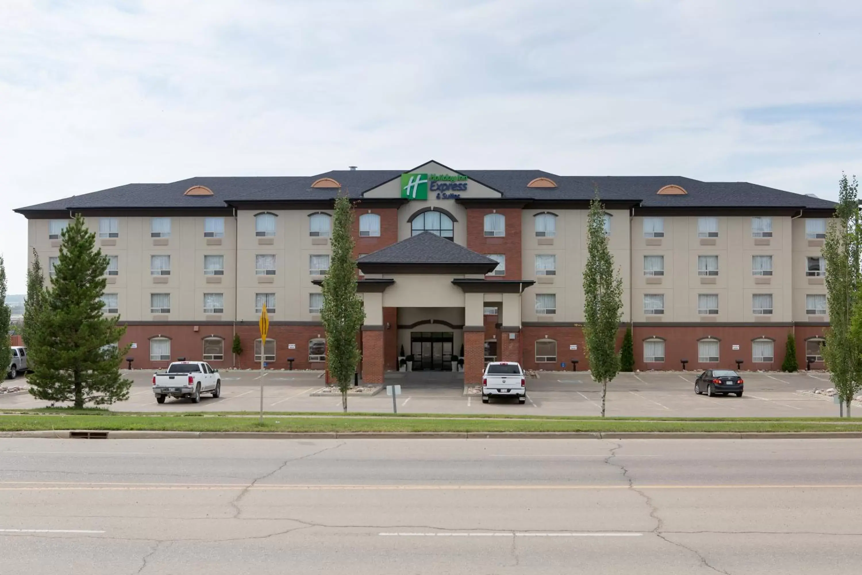 Property Building in Holiday Inn Express & Suites Drayton Valley, an IHG Hotel