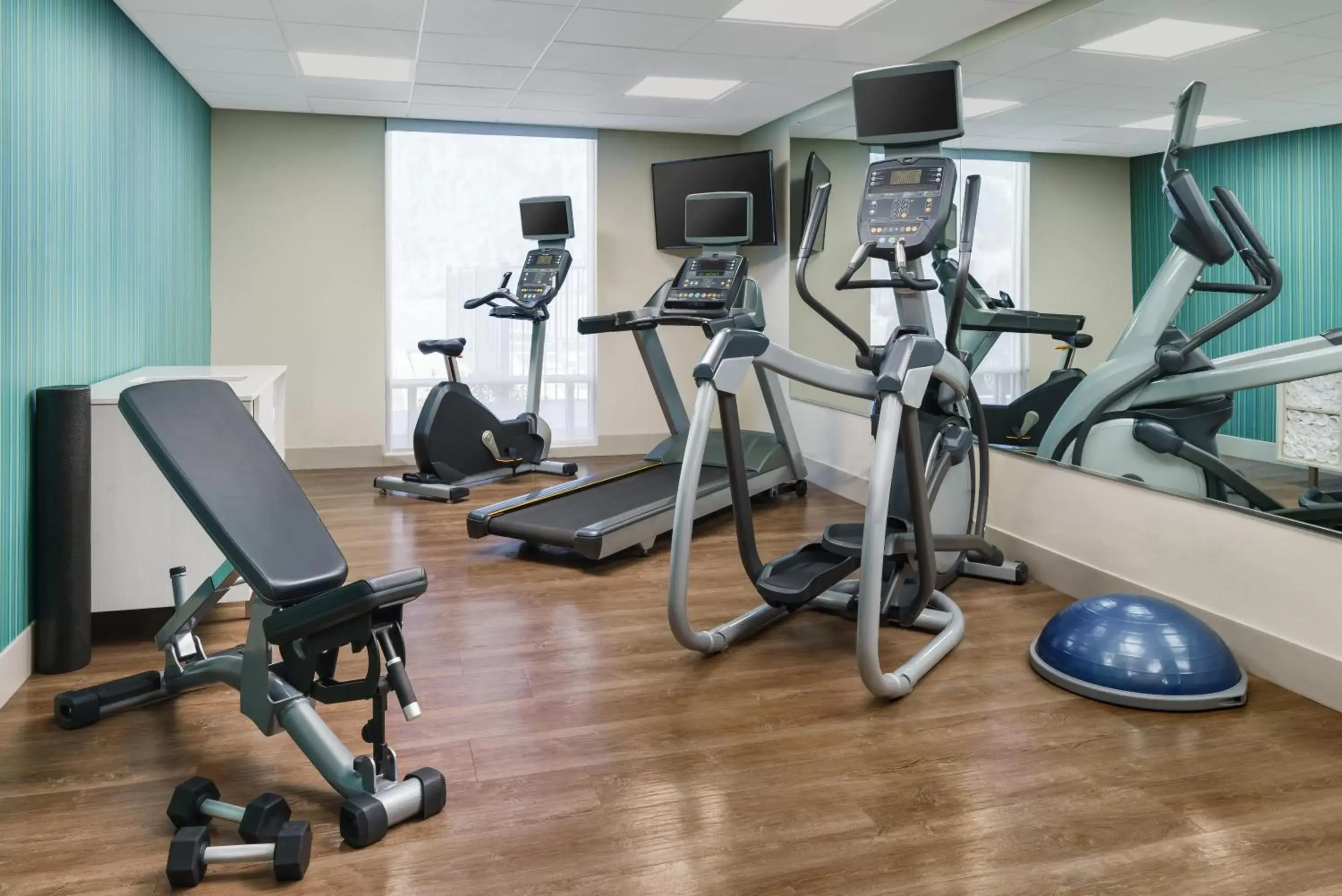 Fitness centre/facilities, Fitness Center/Facilities in Holiday Inn Express & Suites Oakhurst-Yosemite Park Area, an IHG Hotel
