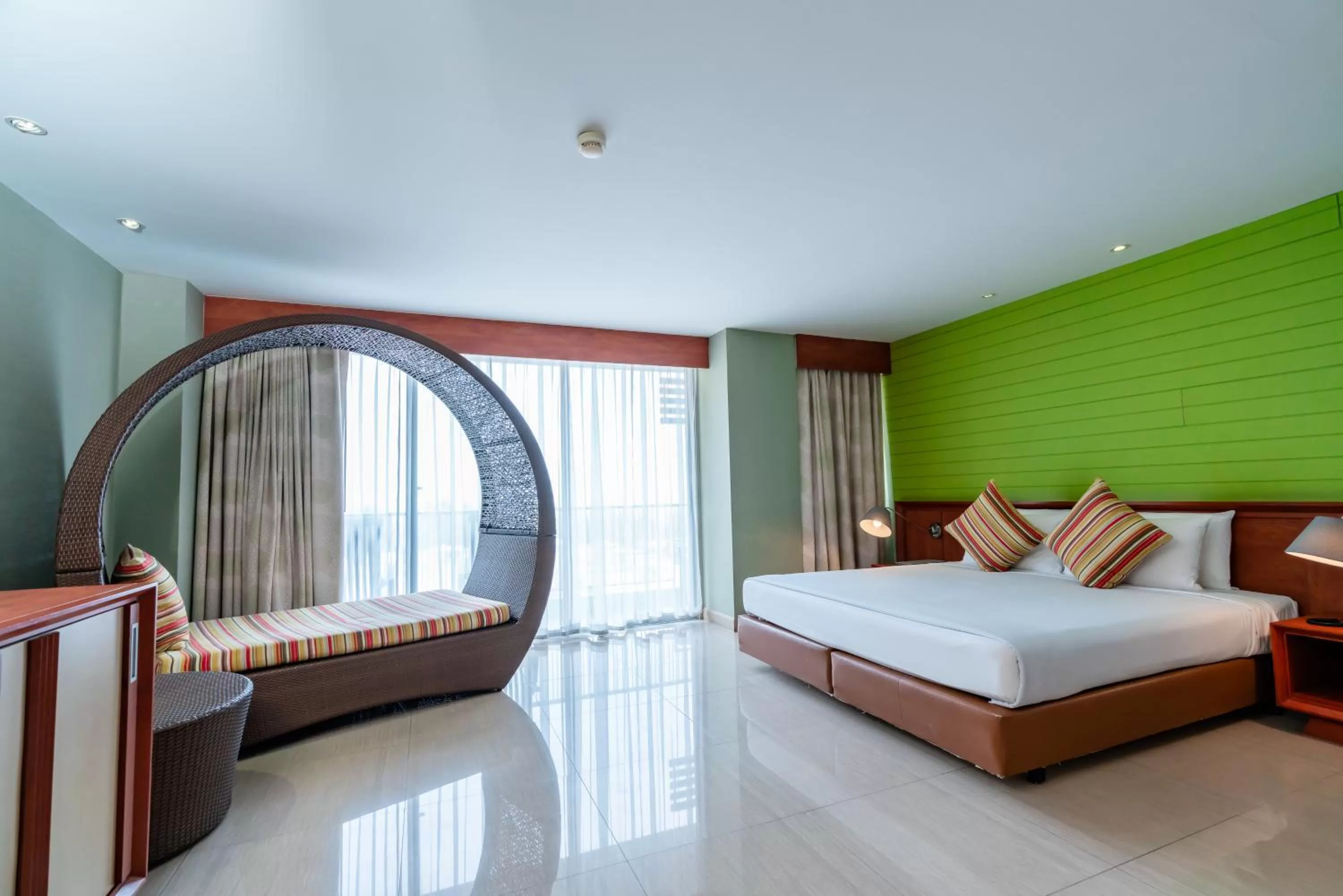 Bedroom, Bed in Long Beach Cha-Am Hotel