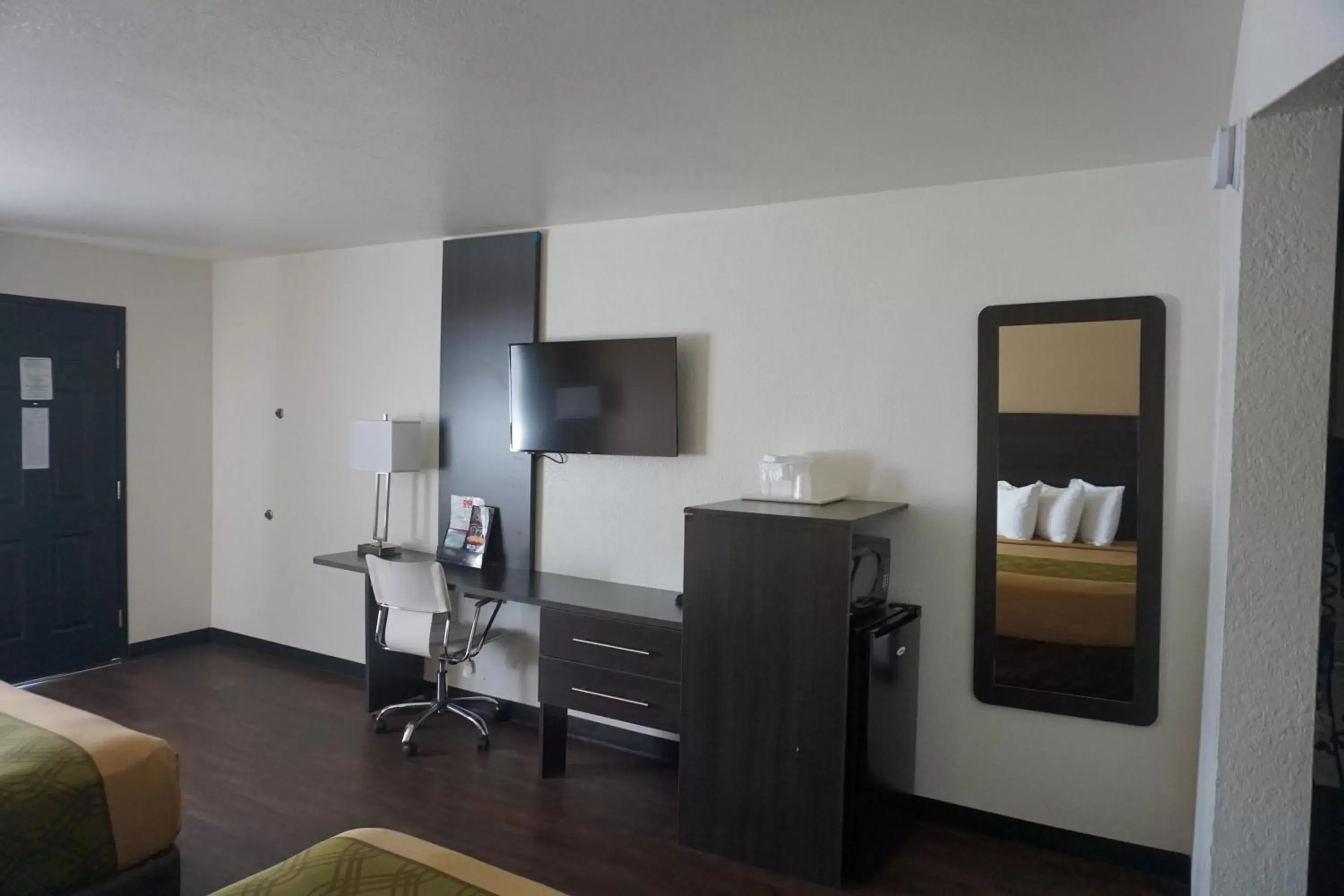 TV and multimedia, TV/Entertainment Center in SureStay Hotel by Best Western Phoenix Airport