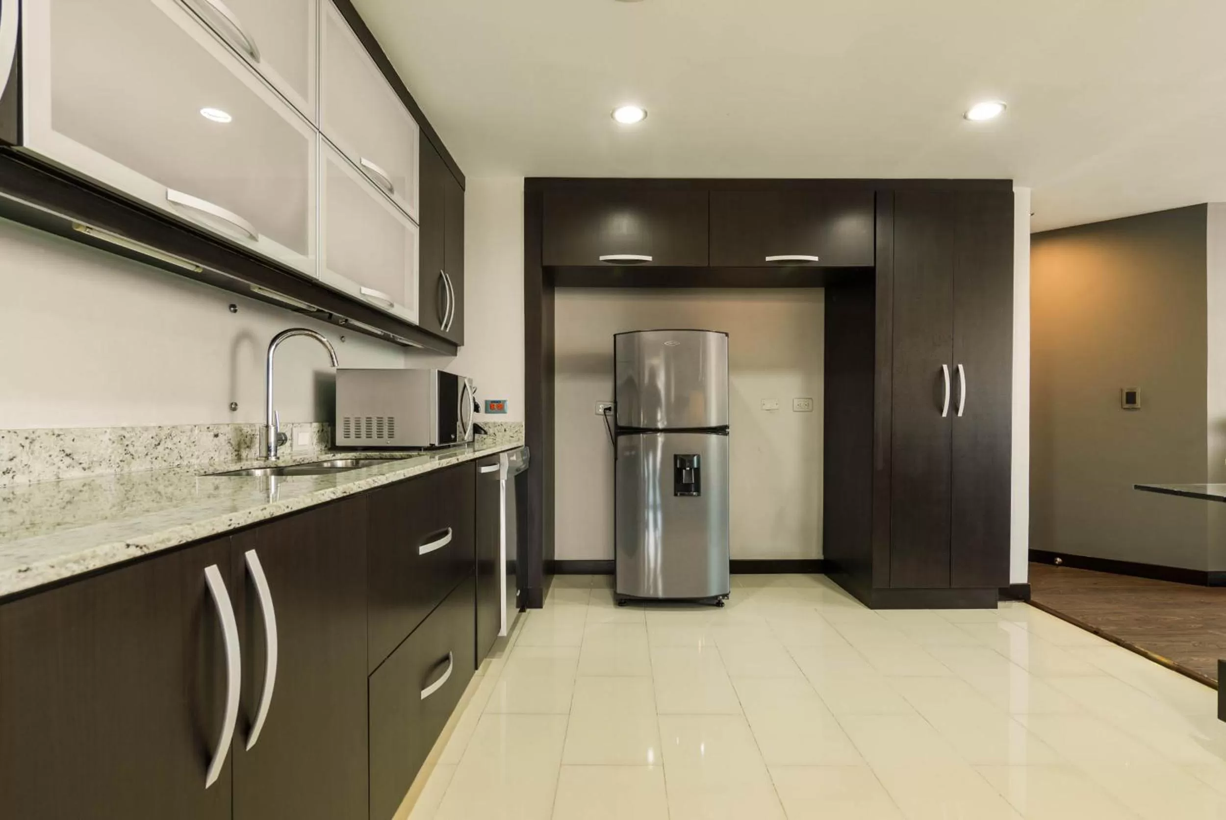 Kitchen or kitchenette in Apartamentos Poblado Alejandría by HOUSY HOST