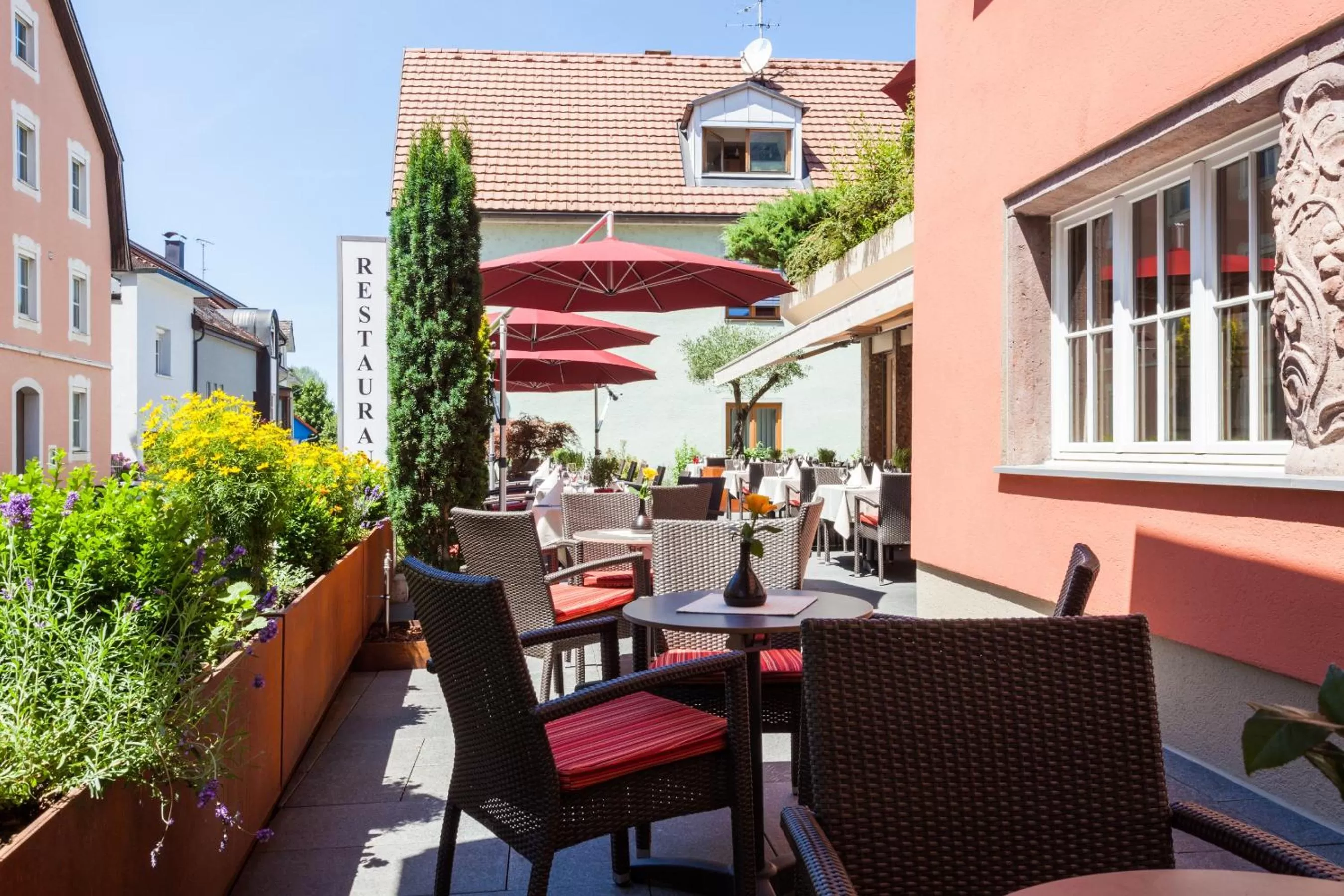 Restaurant/places to eat in Hotel Germania