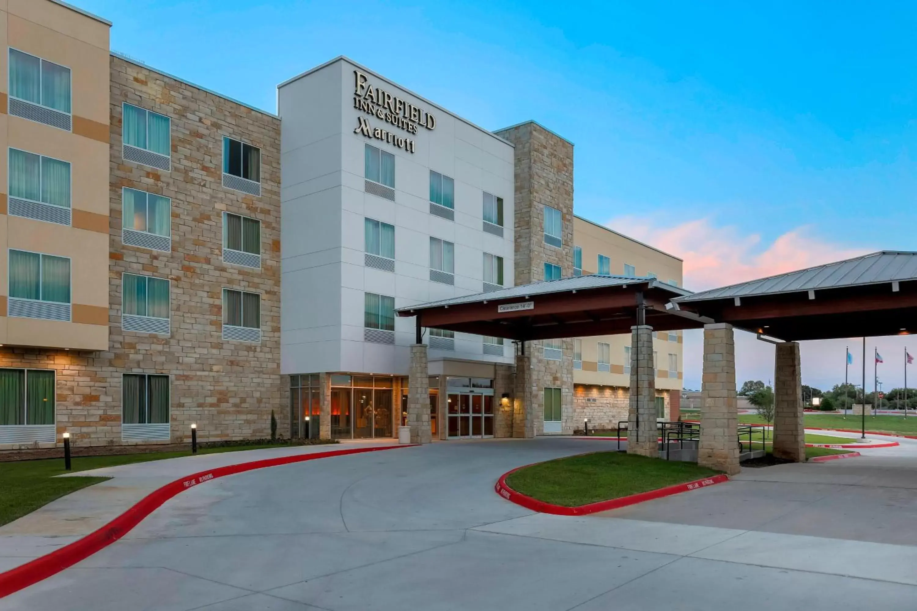 Property Building in Fairfield Inn & Suites by Marriott Decatur at Decatur Conference Center