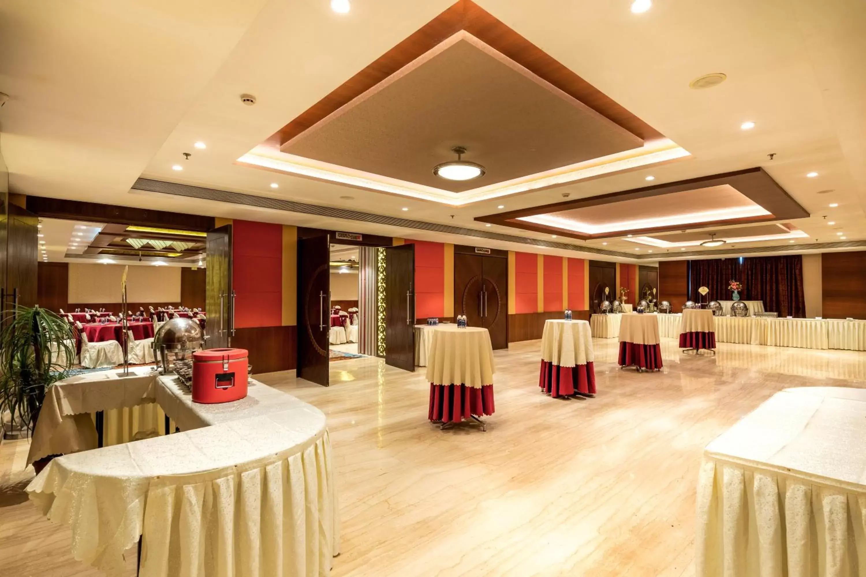 Banquet/Function facilities, Banquet Facilities in Express Inn The Business Luxury Hotel