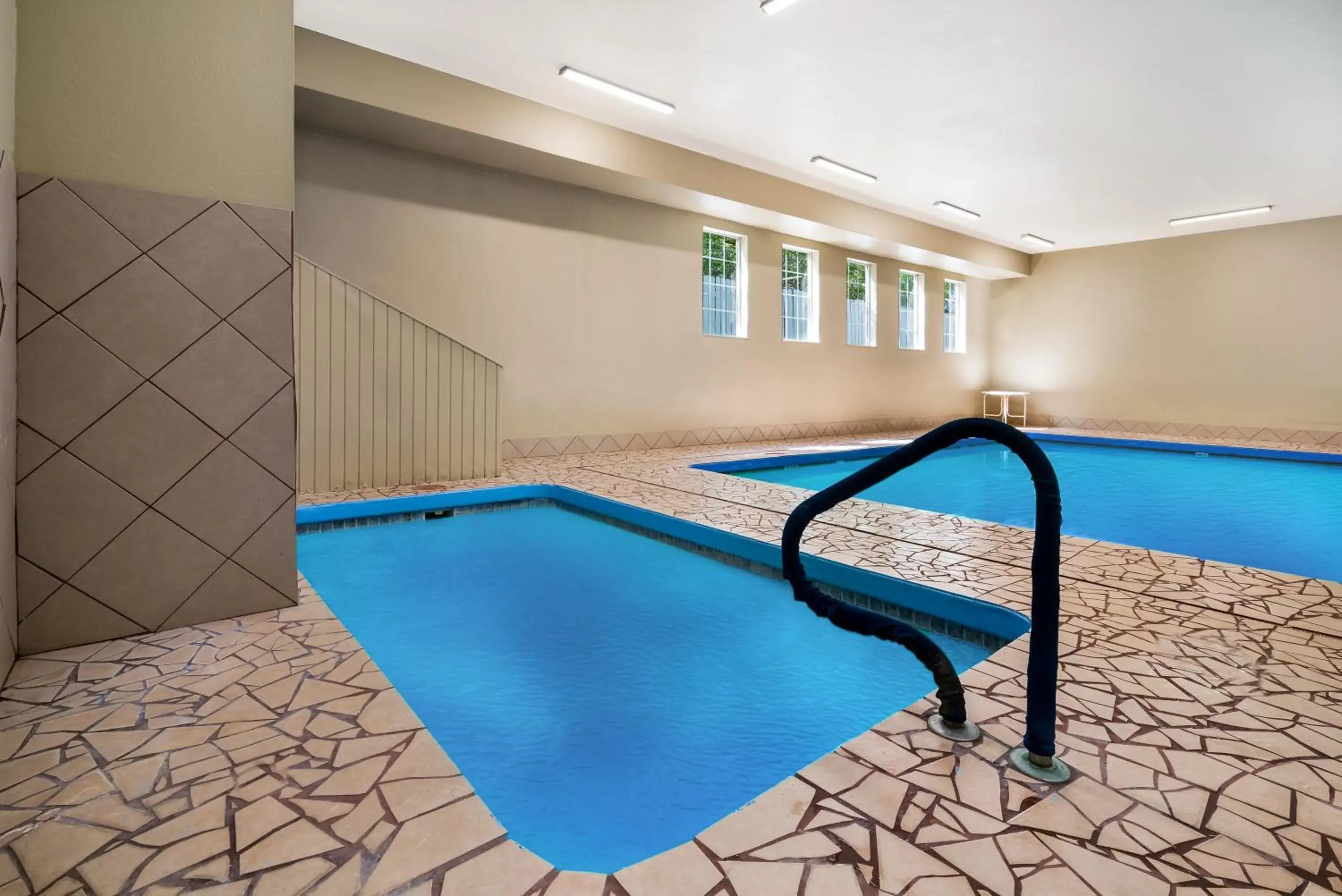 Swimming Pool in Best Western Topeka Inn & Suites