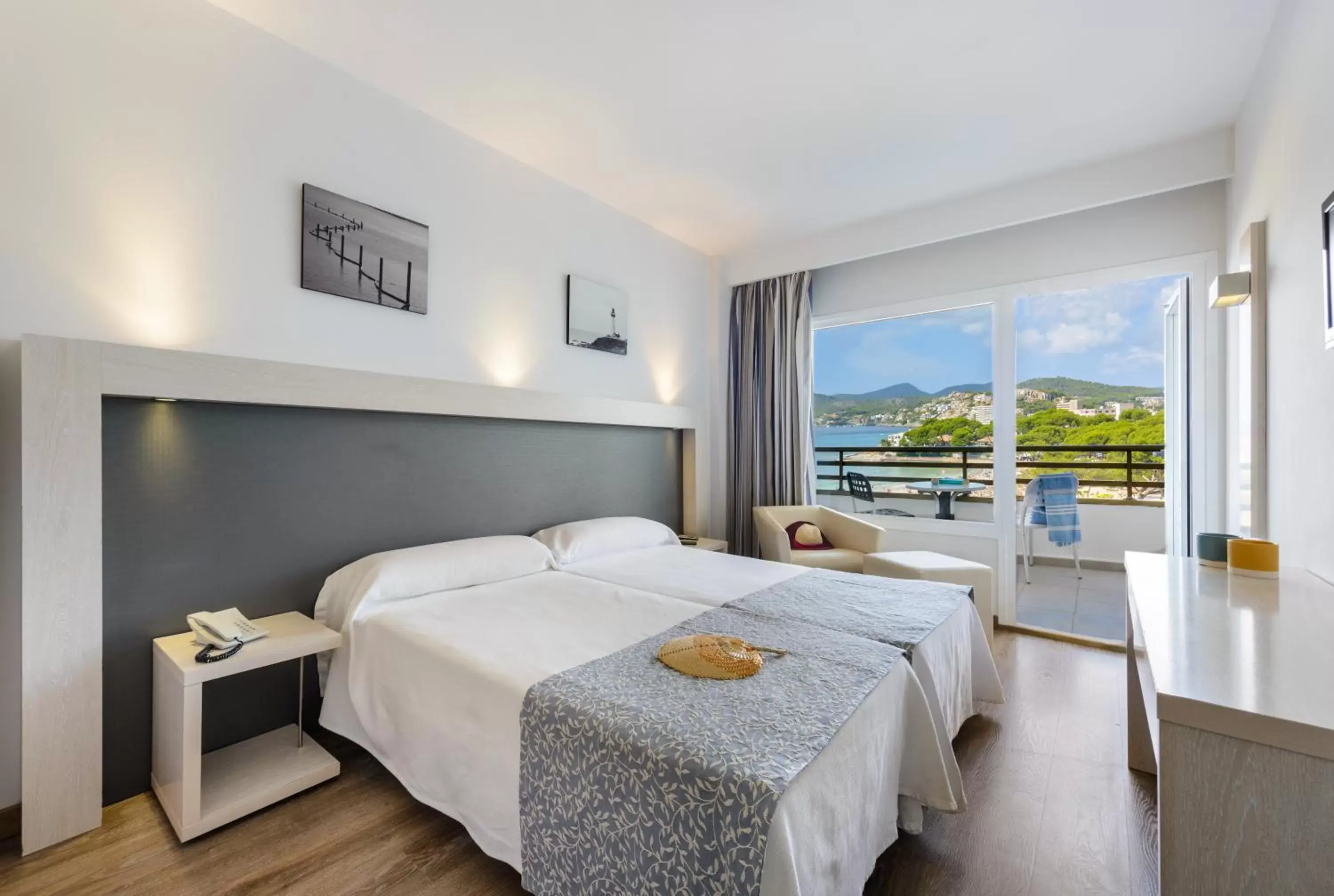 Balcony/Terrace, Bed in Hotel Vibra Beverly Playa Balcony/Terrace, Bed in Hotel Vibra Beverly Playa