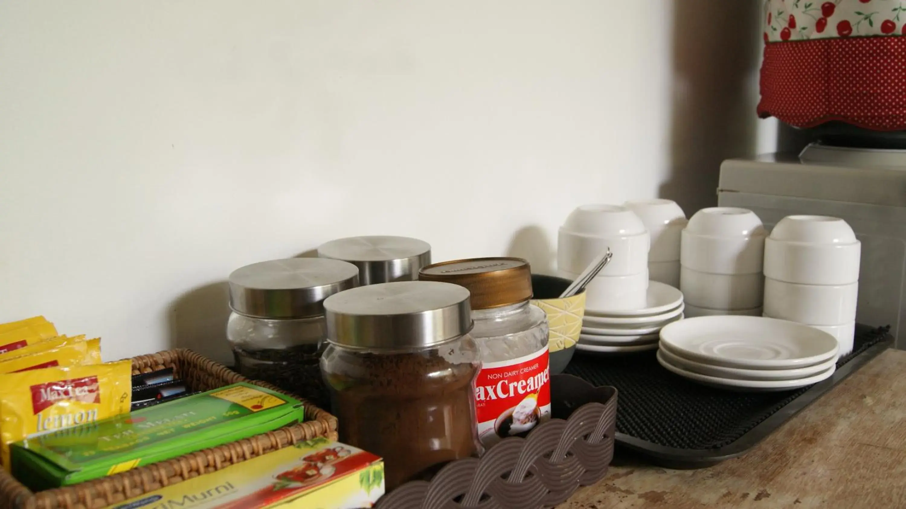 Coffee/tea facilities in Sugiras Living