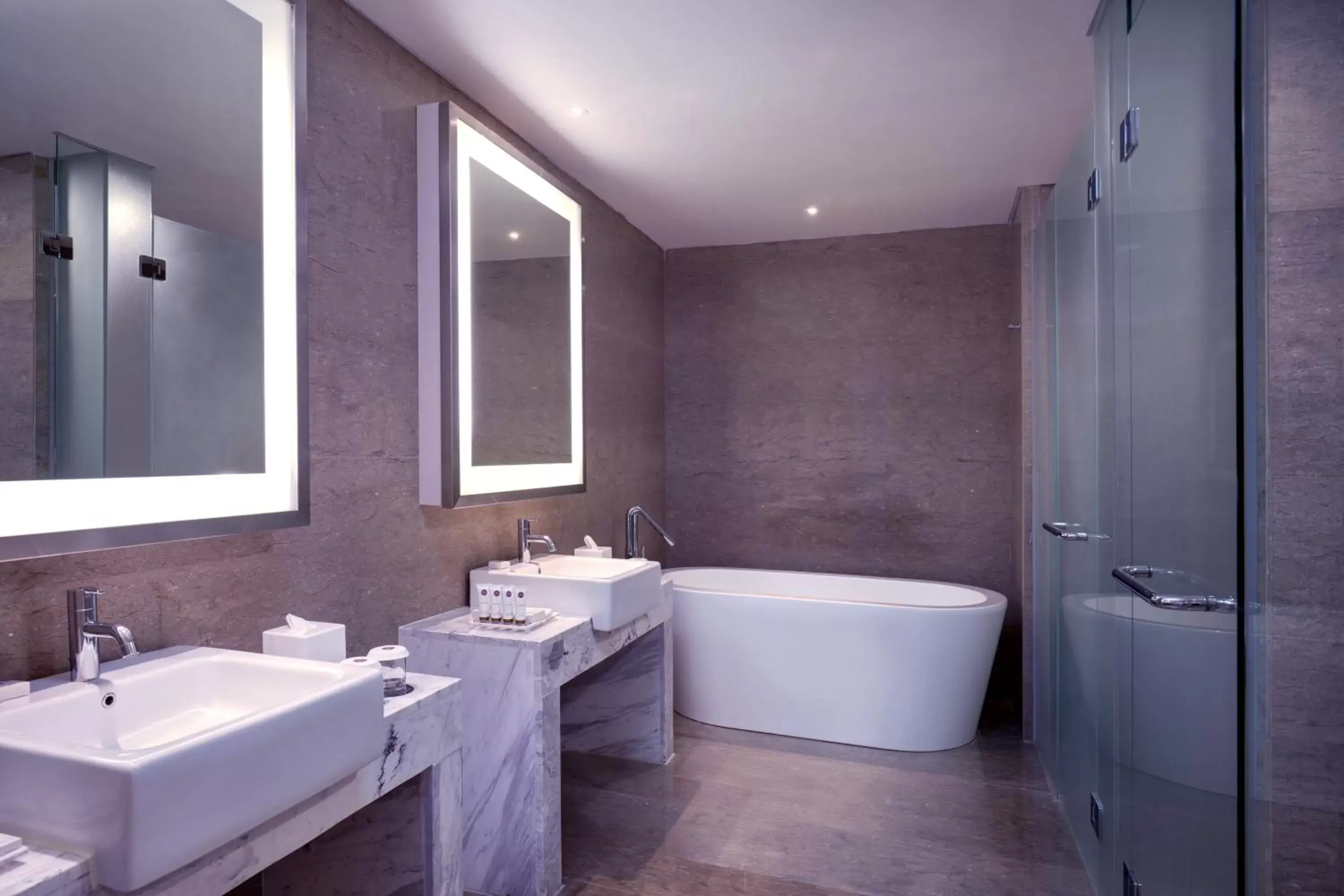 Bathroom in Grand Mercure Jakarta Harmoni