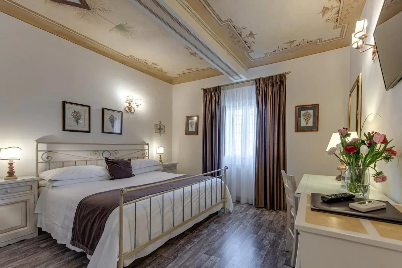 Photo of the whole room, Bed in Hotel Palazzo di Valli