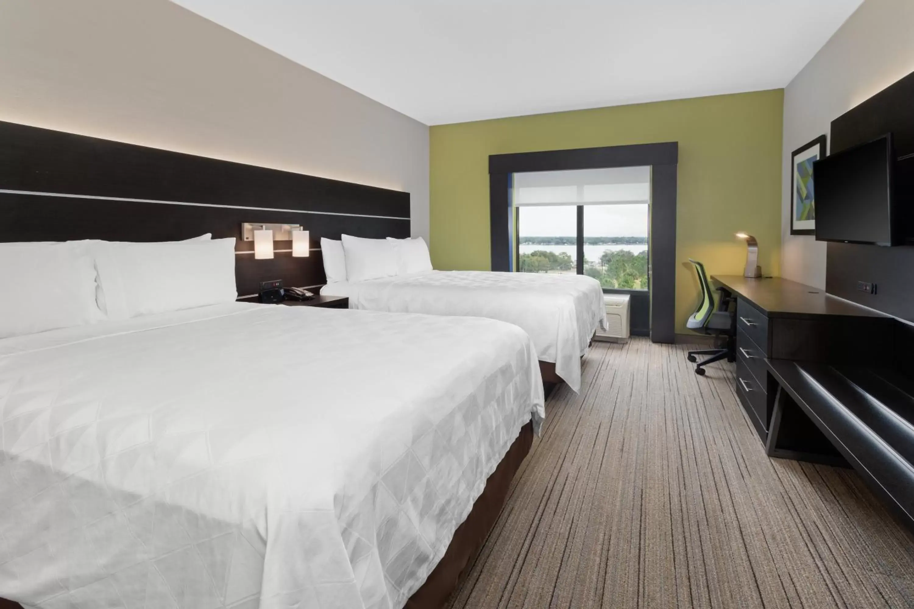 Photo of the whole room, Bed in Holiday Inn Express Hotel & Suites Lake Placid, an IHG Hotel