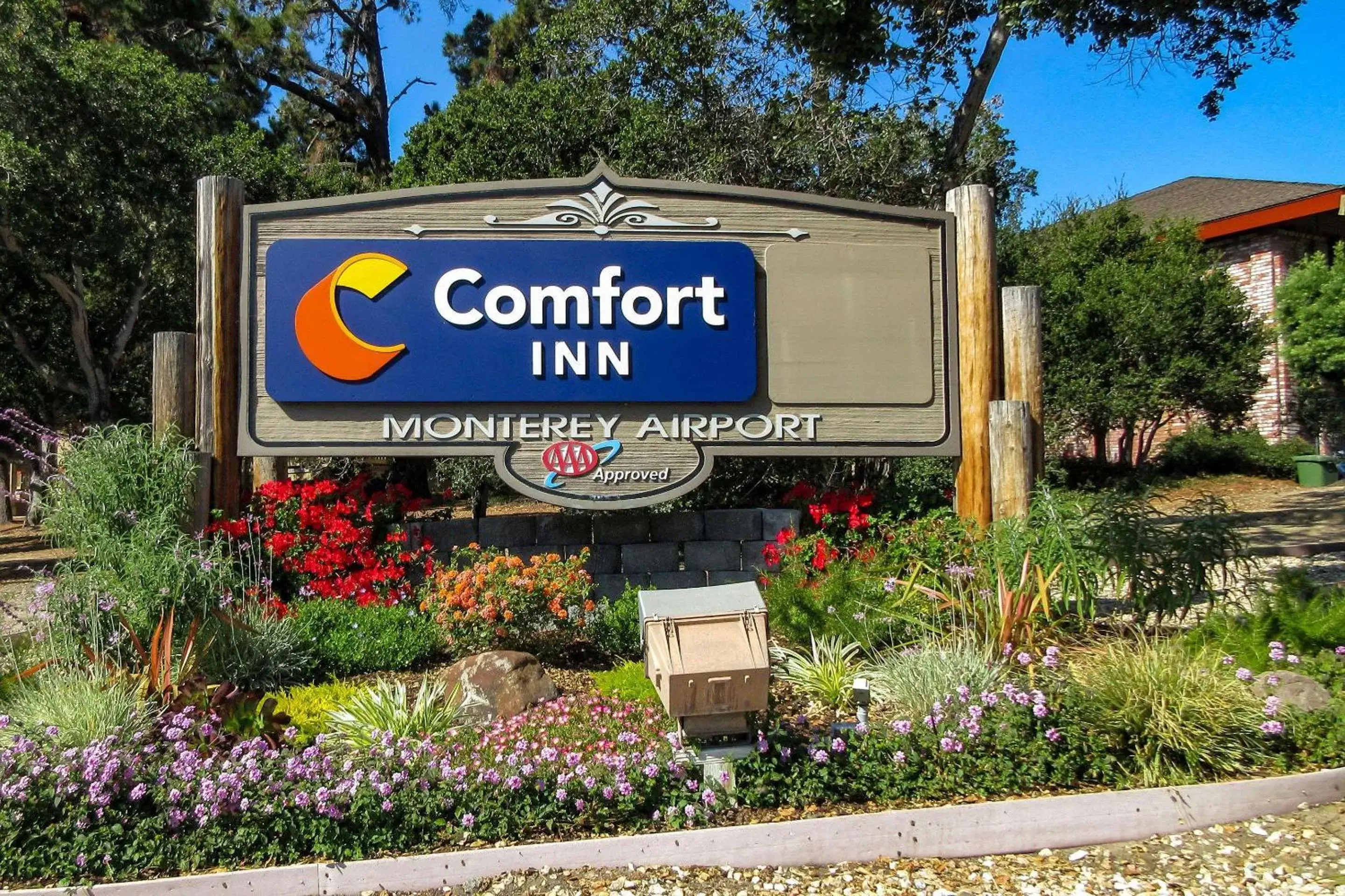 Property Building in Comfort Inn Monterey Peninsula Airport