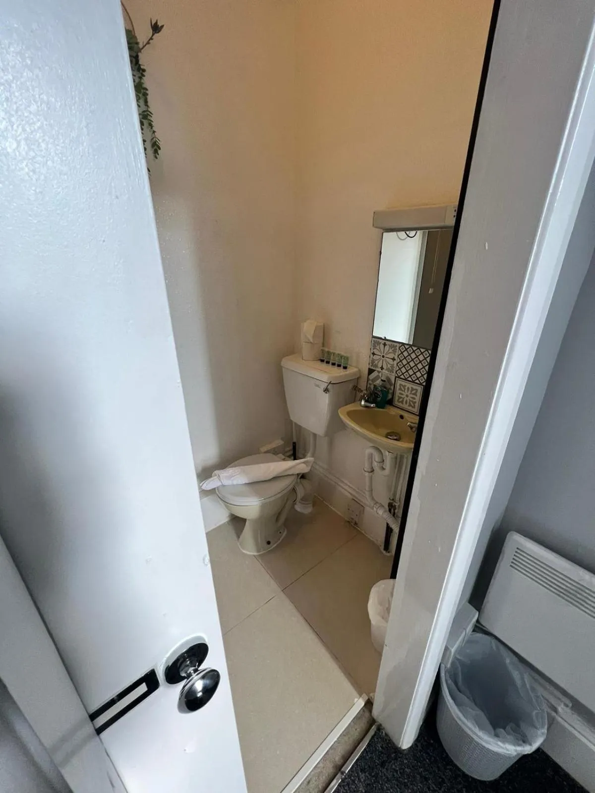 Bathroom in OYO Marine Parade Hotel, Eastbourne Pier