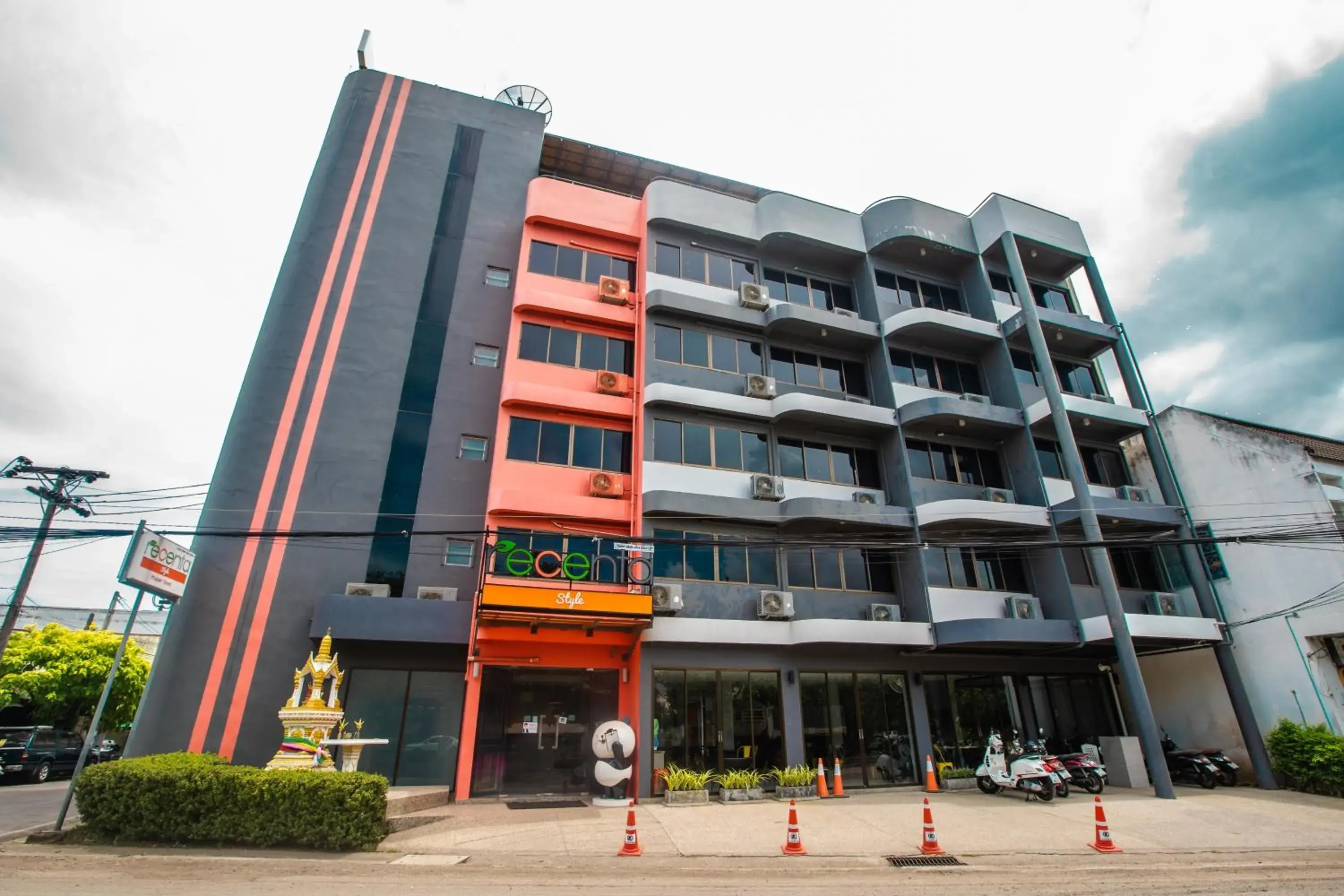 Property building in Recenta Style Phuket Town Property building in Recenta Style Phuket Town