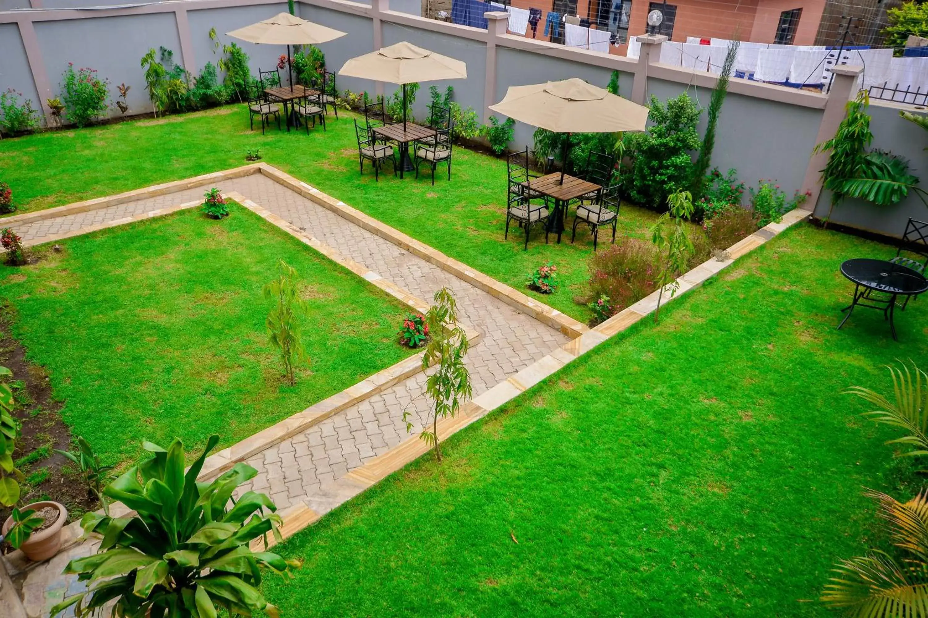 Garden, Pool View in Green Mountain Hotel