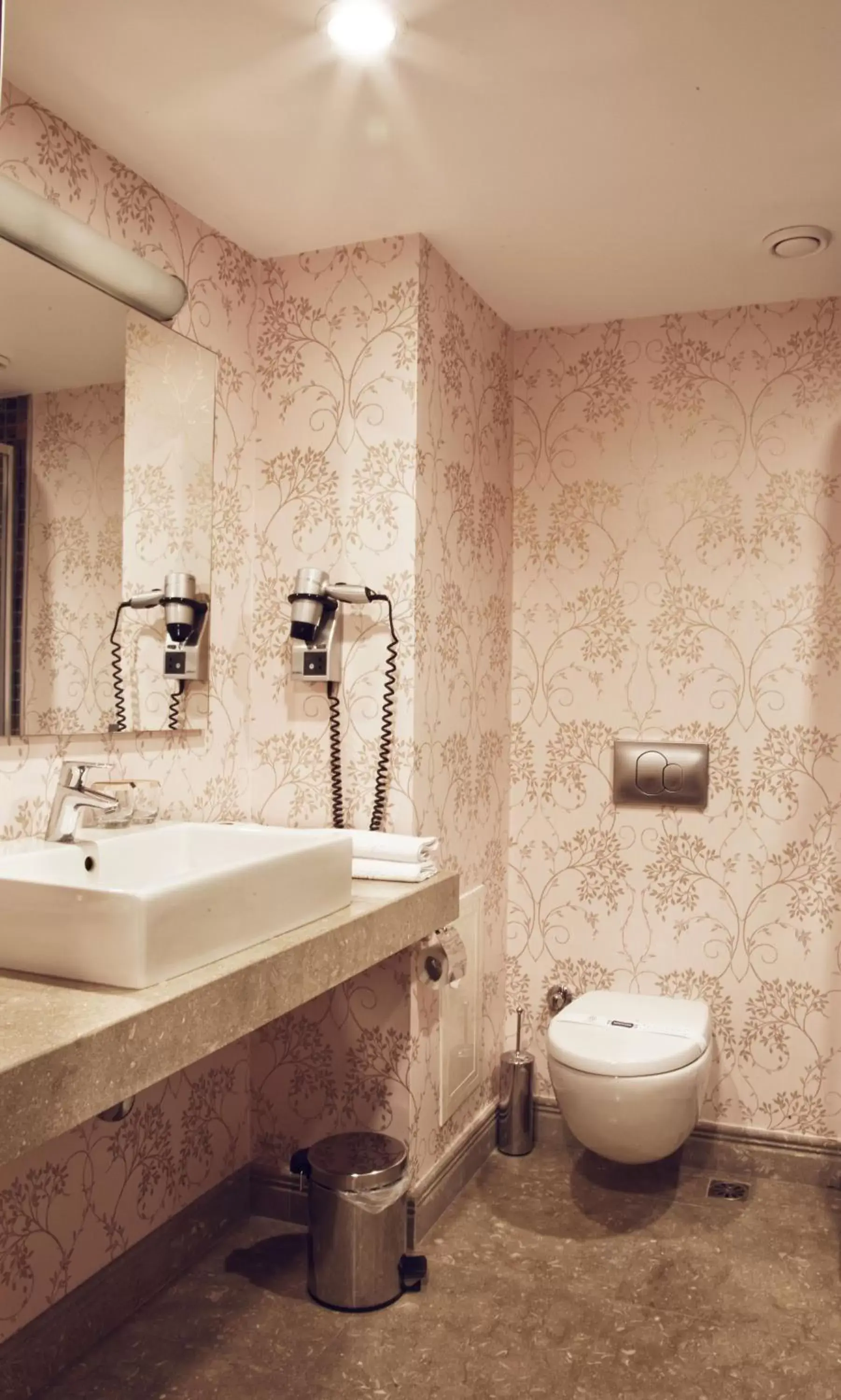 Shower, Bathroom in Hotel Suadiye