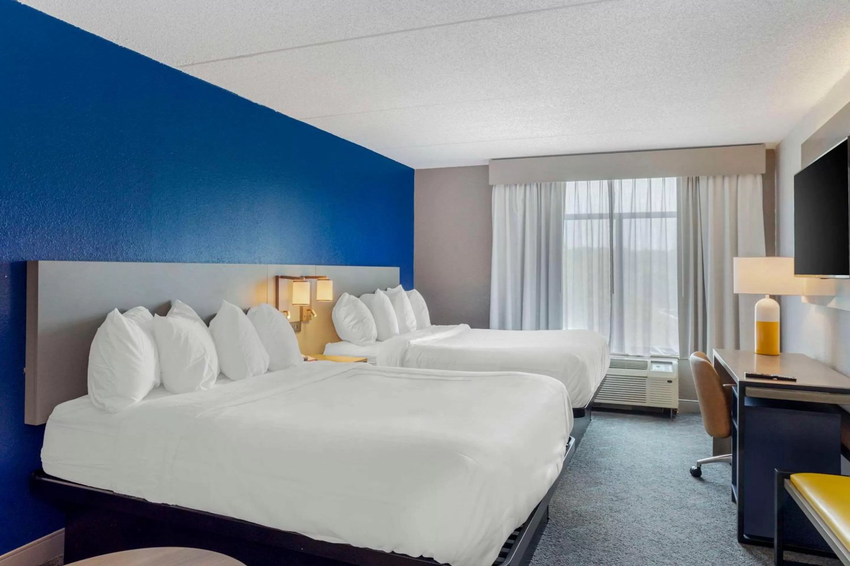 Bedroom, Bed in Comfort Inn &amp; Suites Voorhees-Mt Laurel