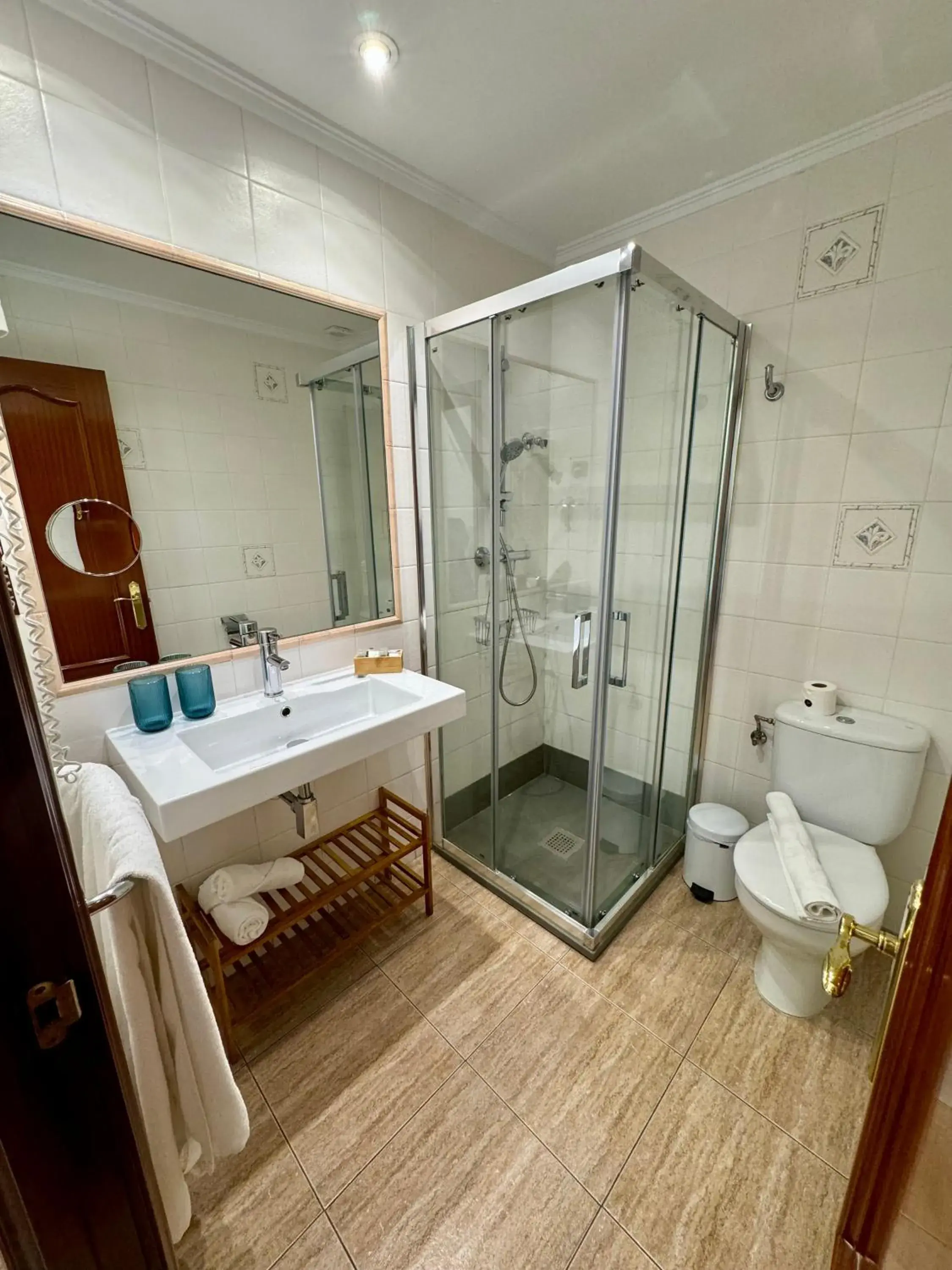 Shower, Bathroom in Hotel Artetxe