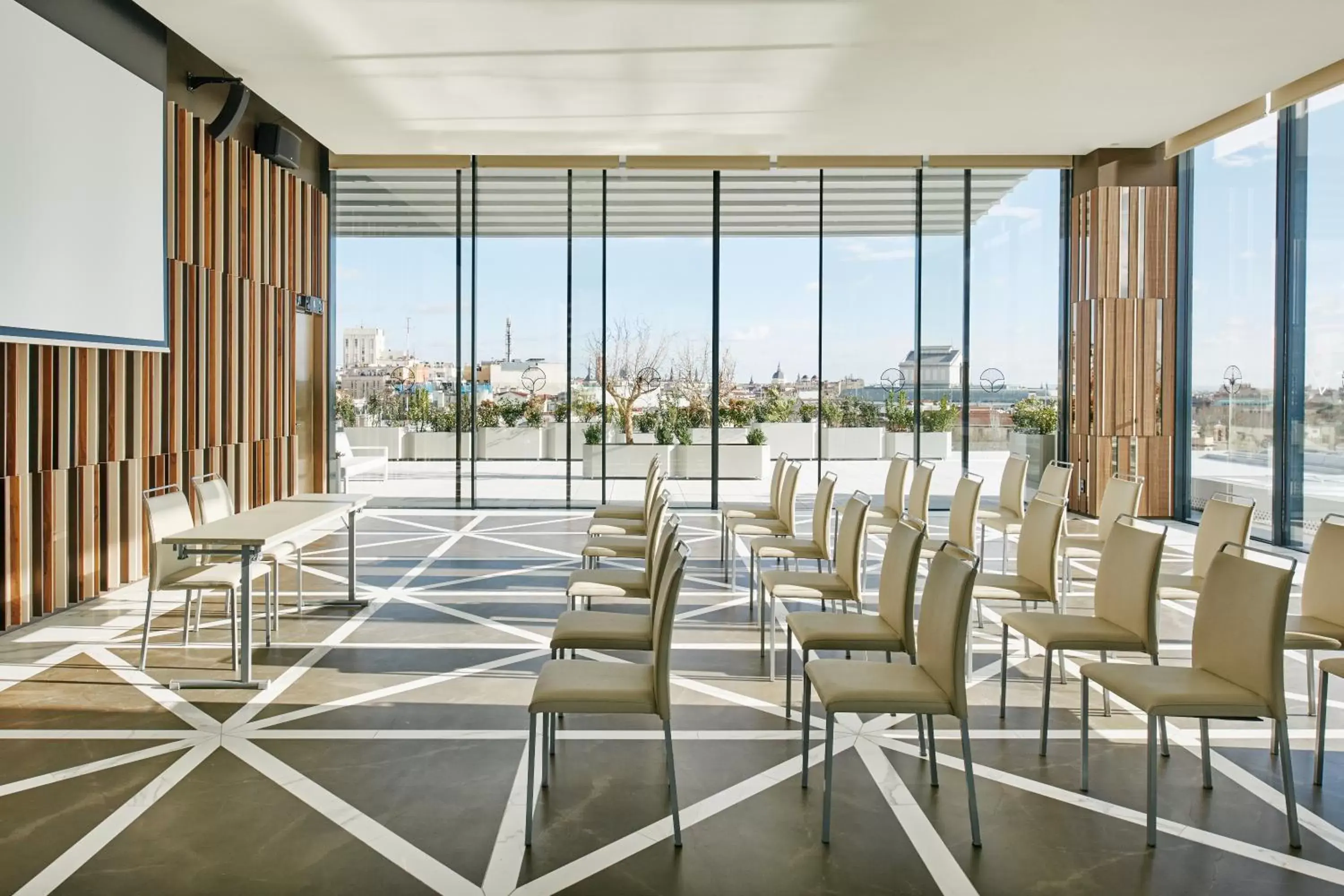 Meeting/conference room in VP Plaza España Design