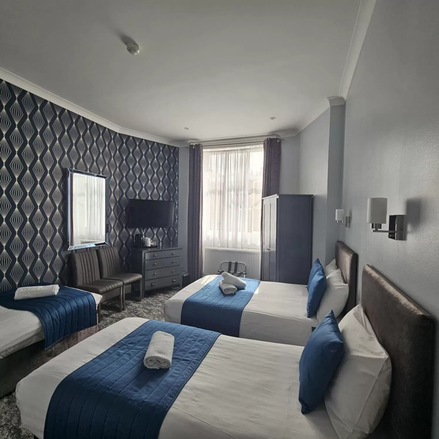 Bedroom, Bed in Mentone Hotel