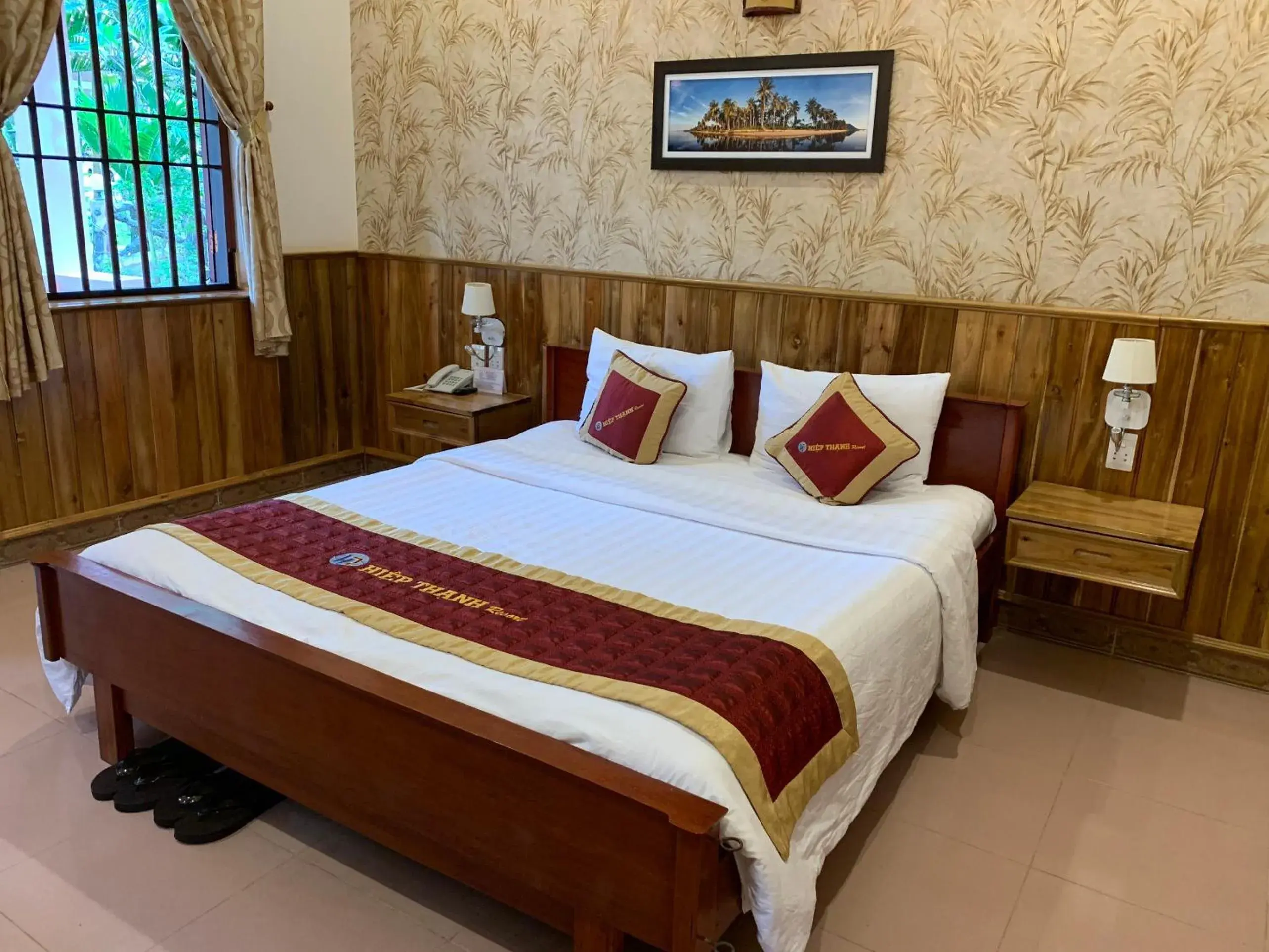 Living room, Bed in Hiep Thanh Resort
