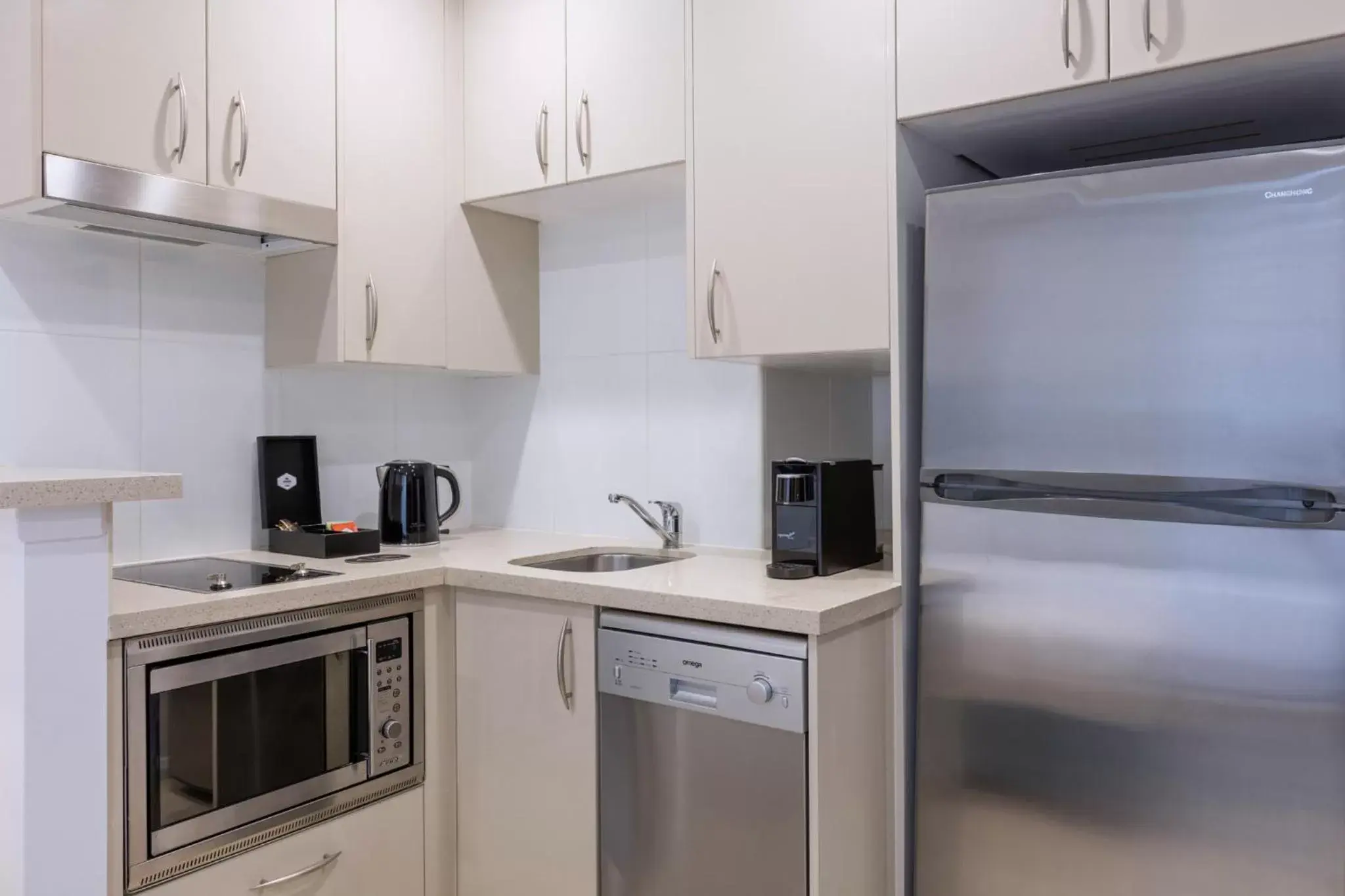 Kitchen or kitchenette, Kitchen/Kitchenette in Meriton Suites Pitt Street, Sydney