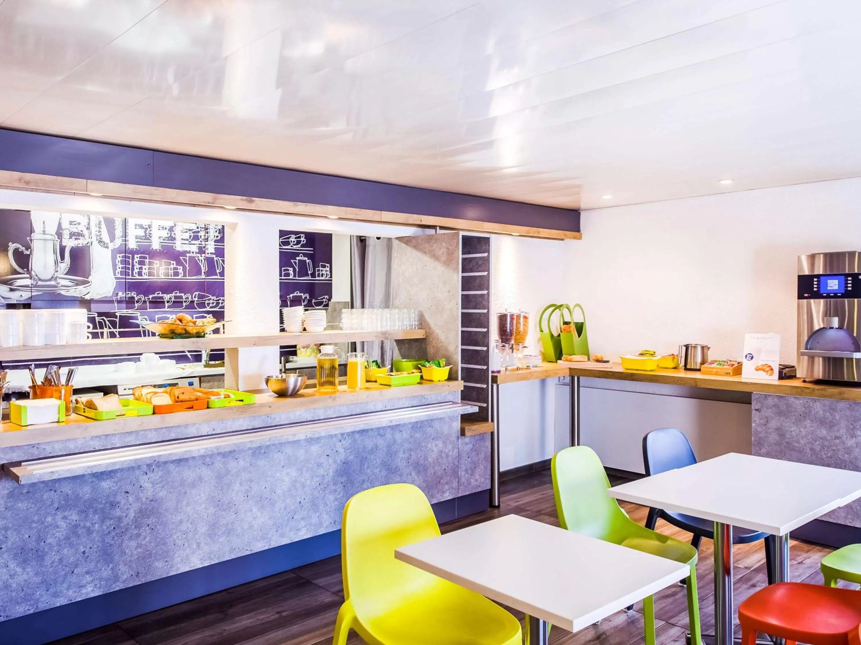 Property building, Restaurant/Places to Eat in ibis budget Brive La Gaillarde