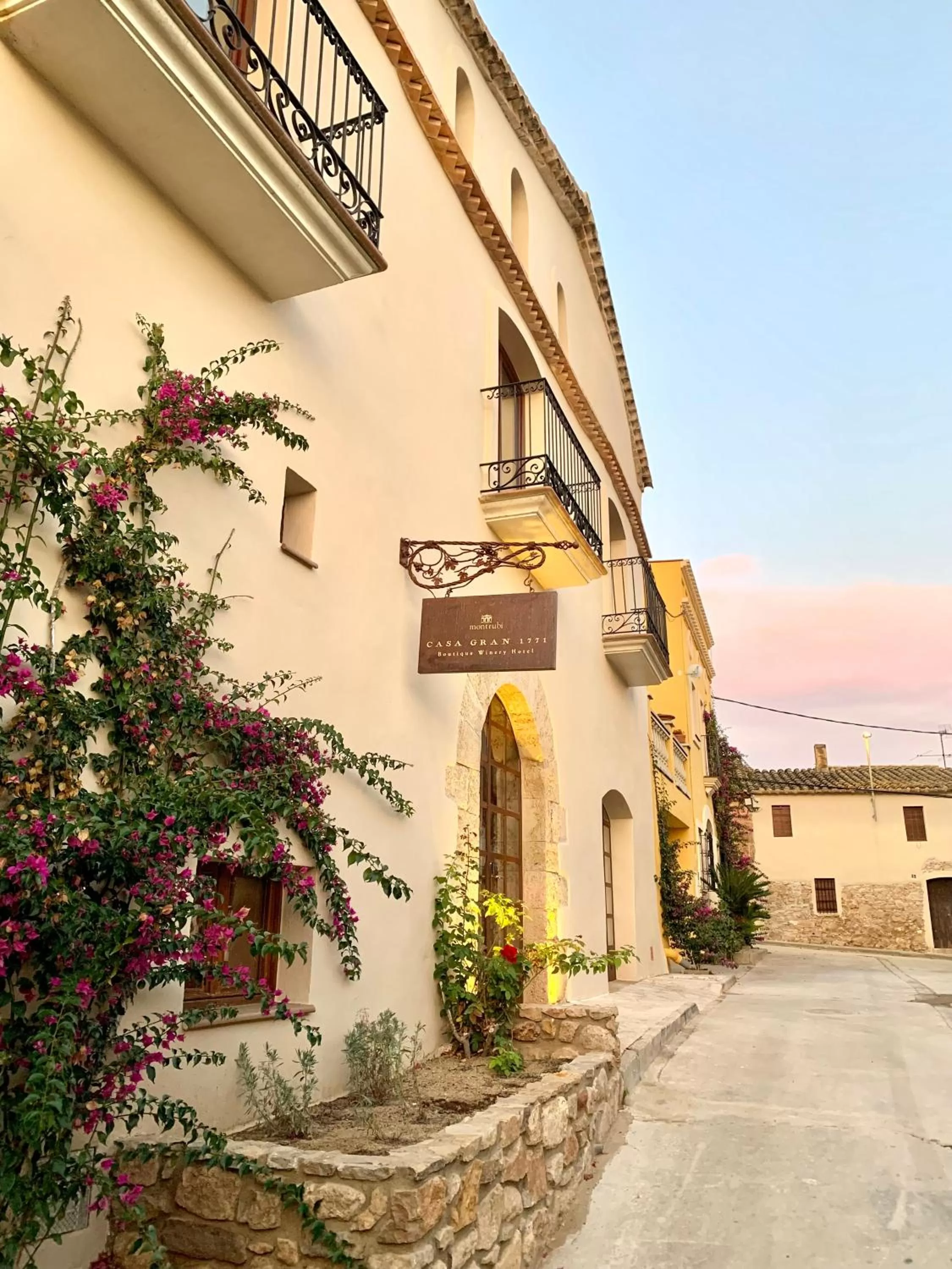 Property building in Hotel Montrubí 1771 - Slow Winery Hotel - Adults only