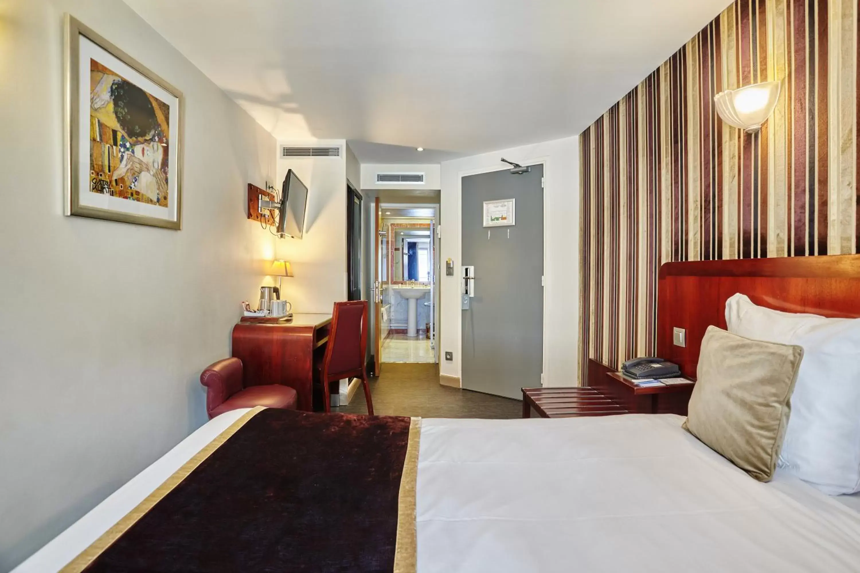 Bedroom, Bed in Hotel Opéra d'Antin