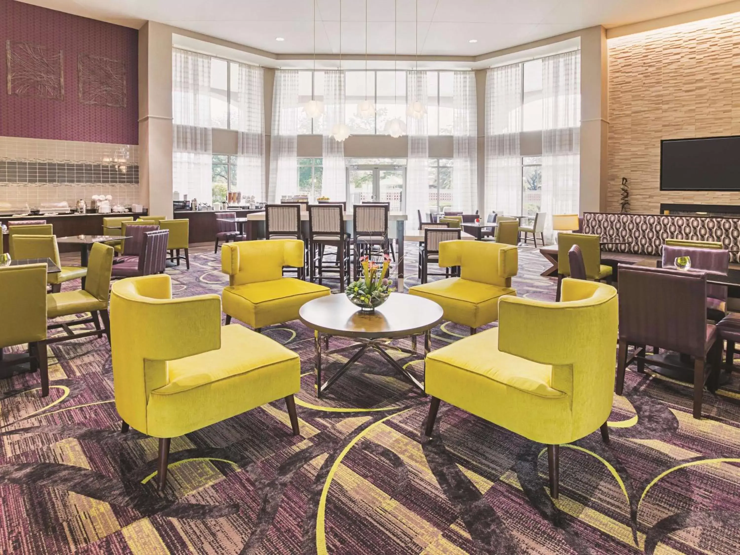 Lobby or reception, Lounge/Bar in La Quinta by Wyndham Fort Worth North