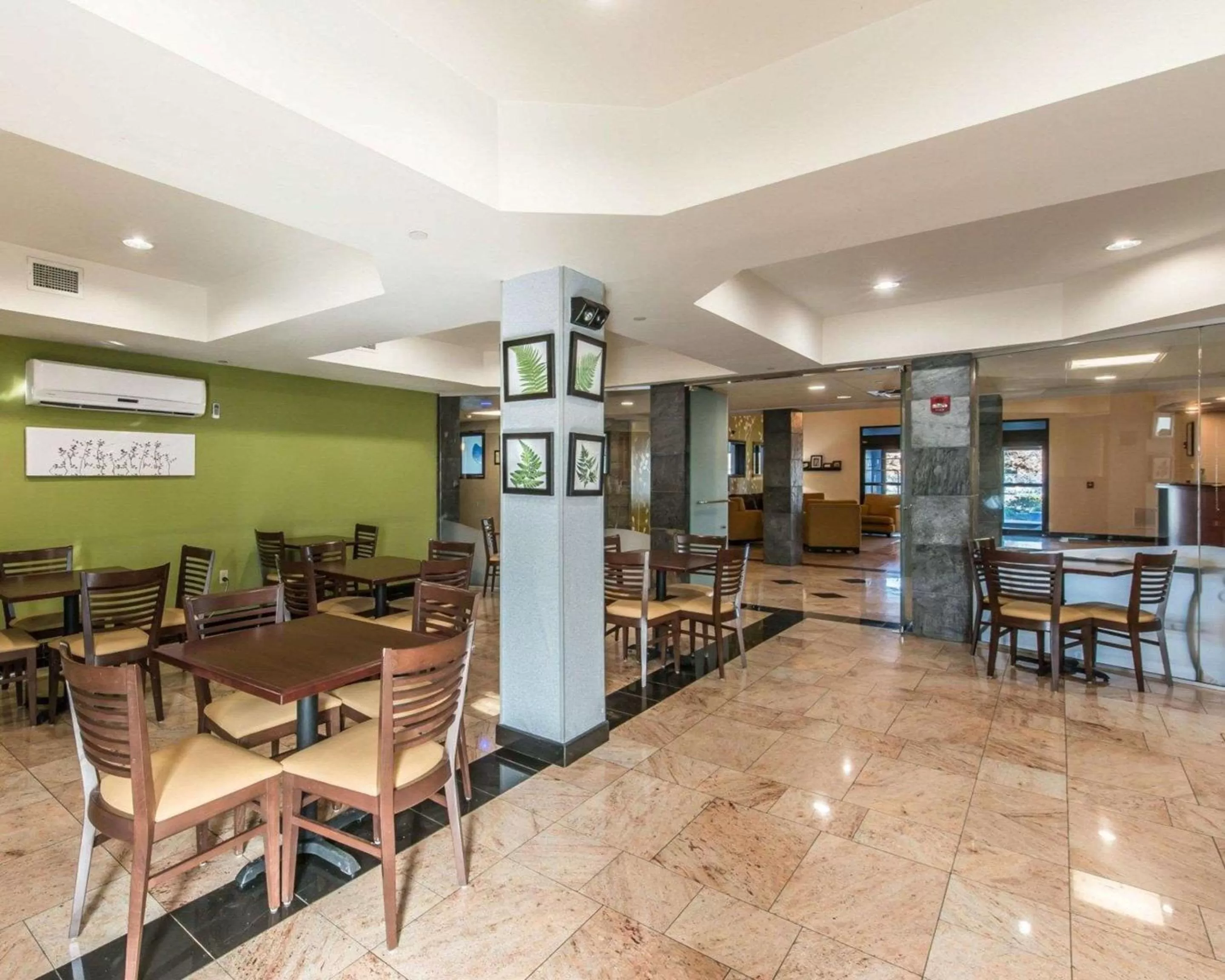 Restaurant/places to eat in Sleep Inn & Suites Winchester near University