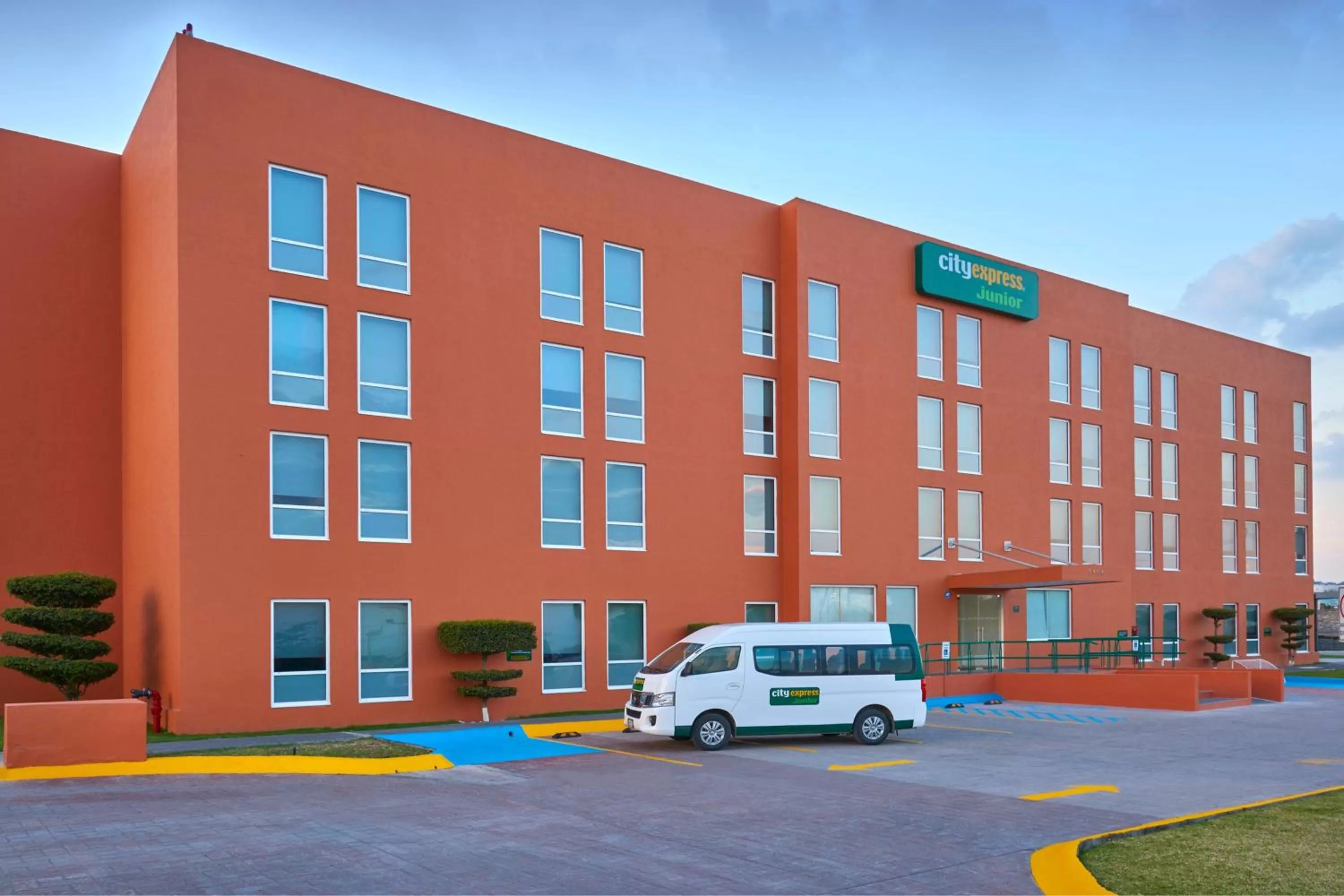 Property building in City Express Junior by Marriott Guadalajara Periferico Sur