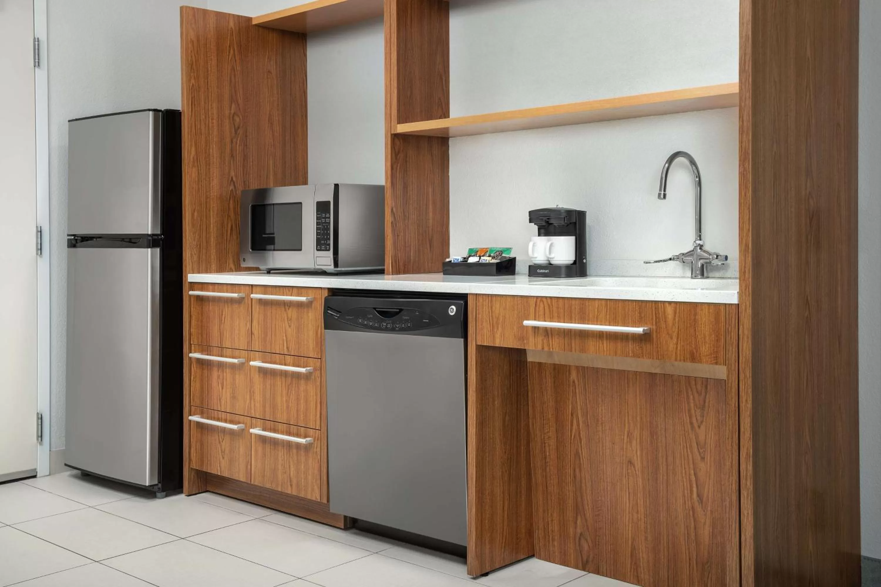 Kitchen or kitchenette in Home2 Suites by Hilton Austin Round Rock