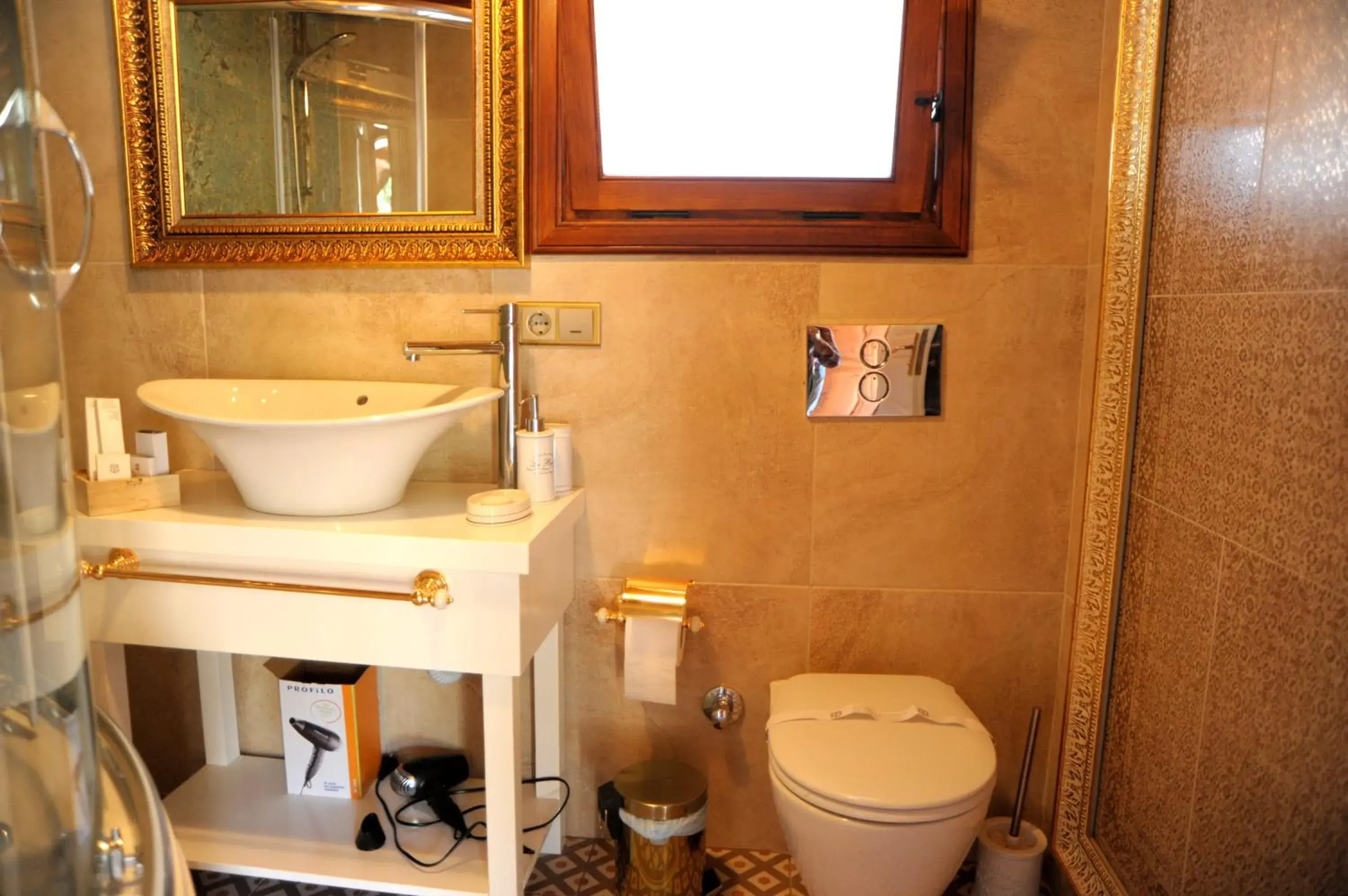 Toilet, Bathroom in Lemon Villa Hotel - Adult Only