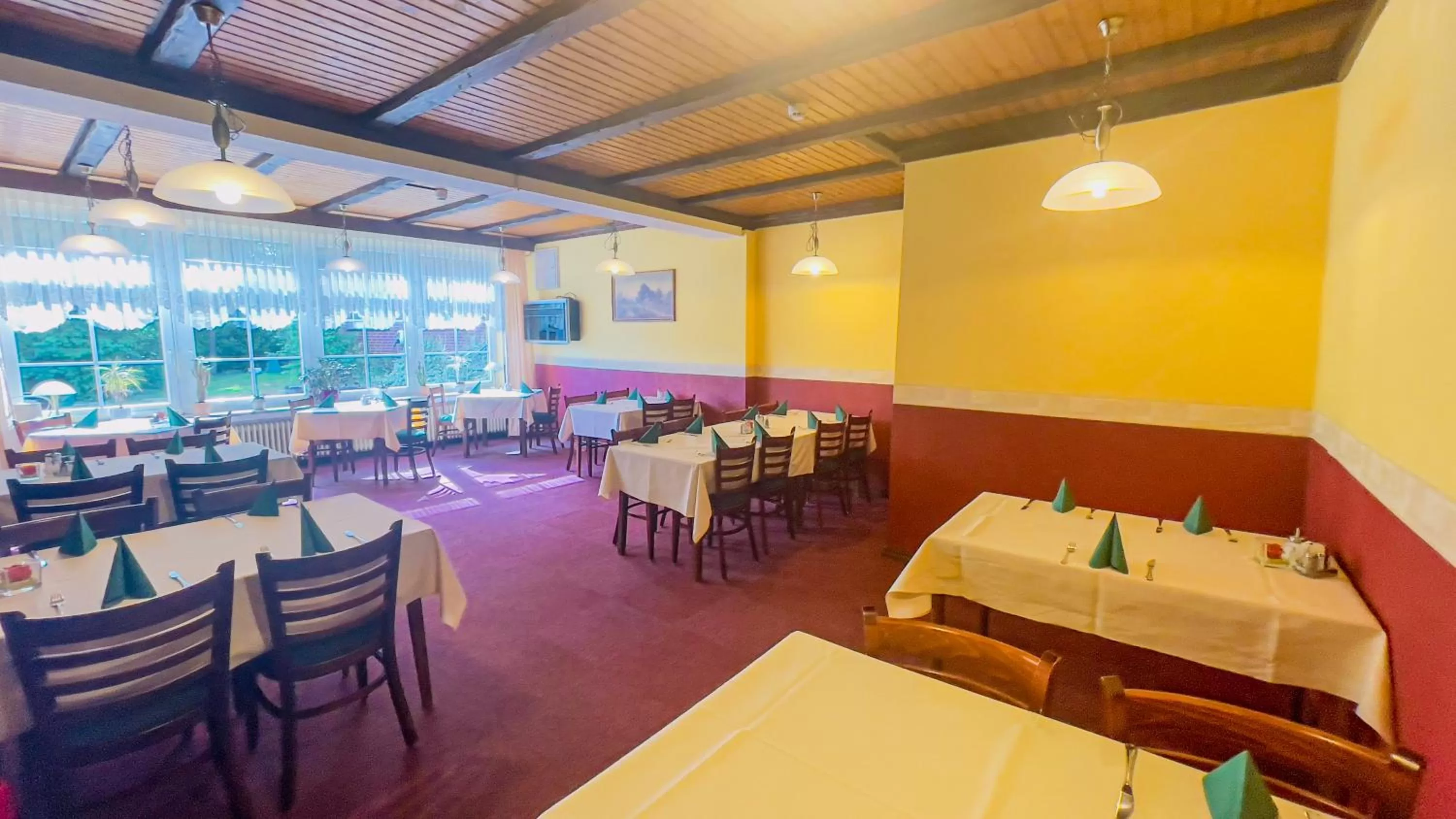 Restaurant/places to eat in Hotel Schnehagen