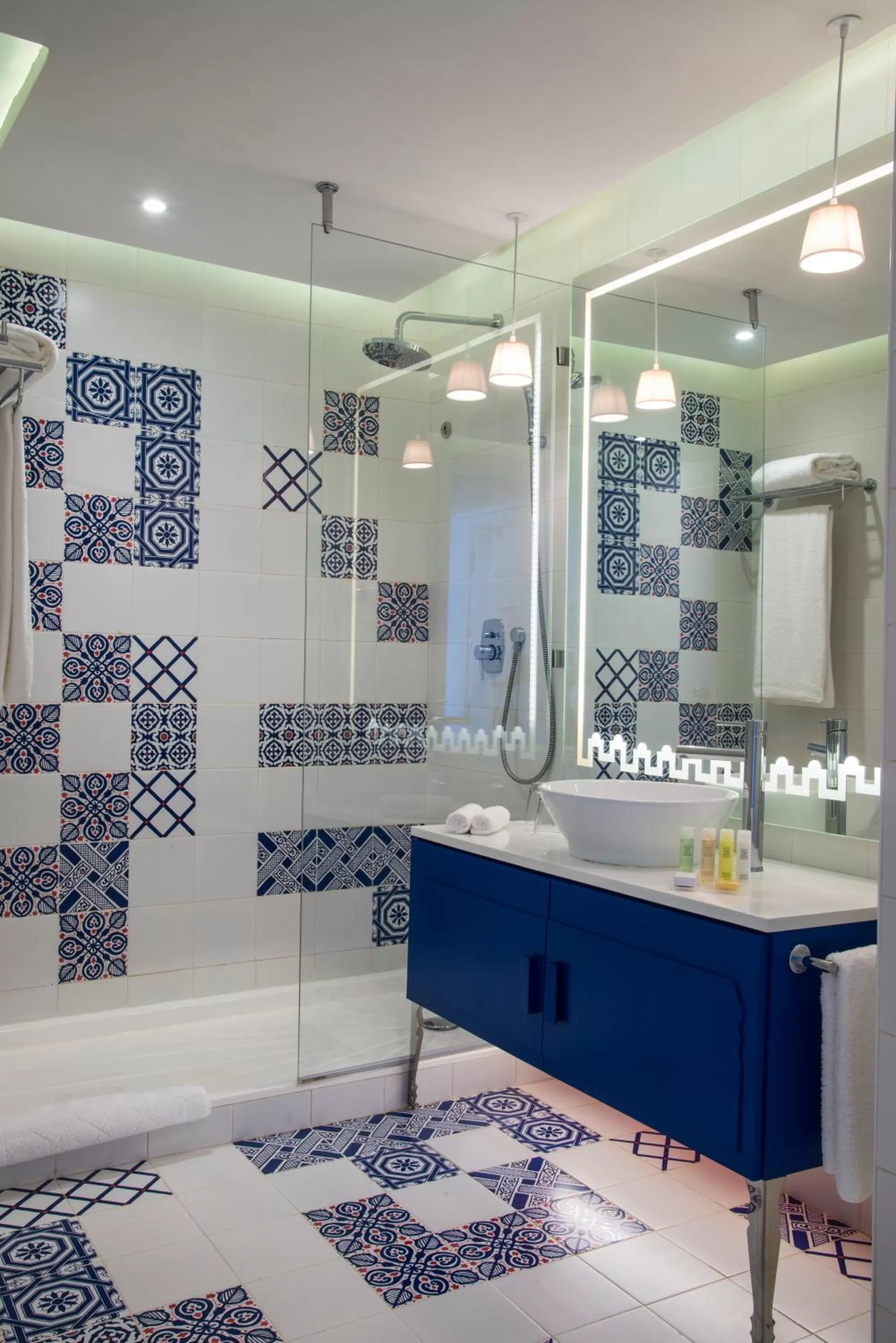 Shower in Radisson Blu Resort & Thalasso Hammamet