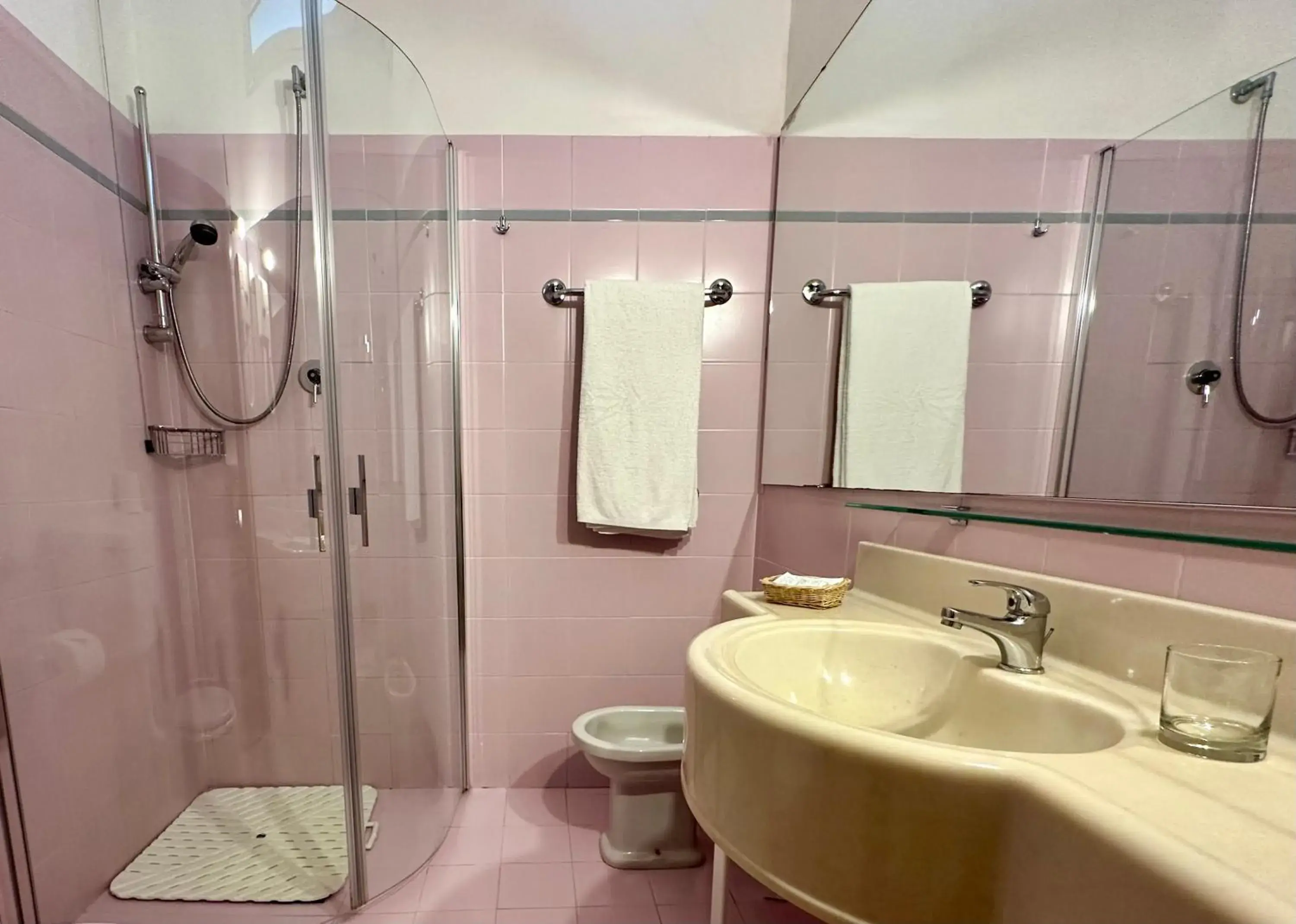 Bathroom in Hotel Beau Rivage Pineta