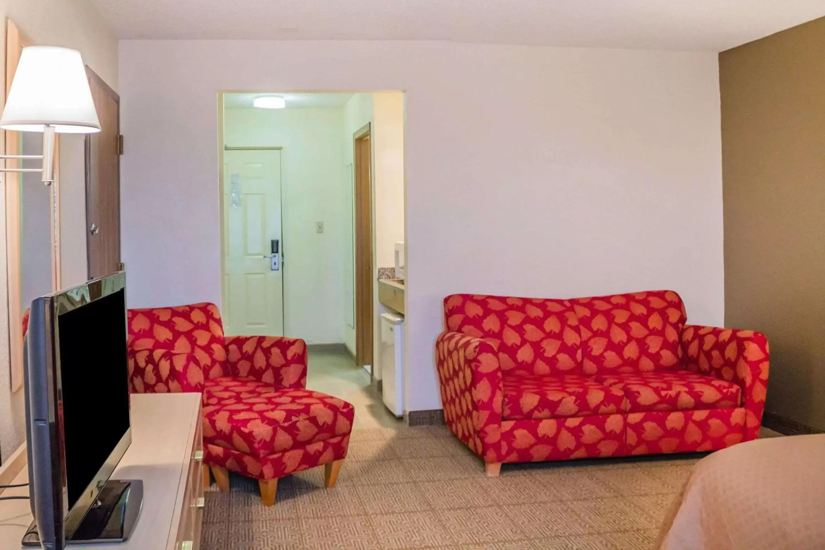Photo of the whole room, Seating Area in Quality Inn Port Clinton