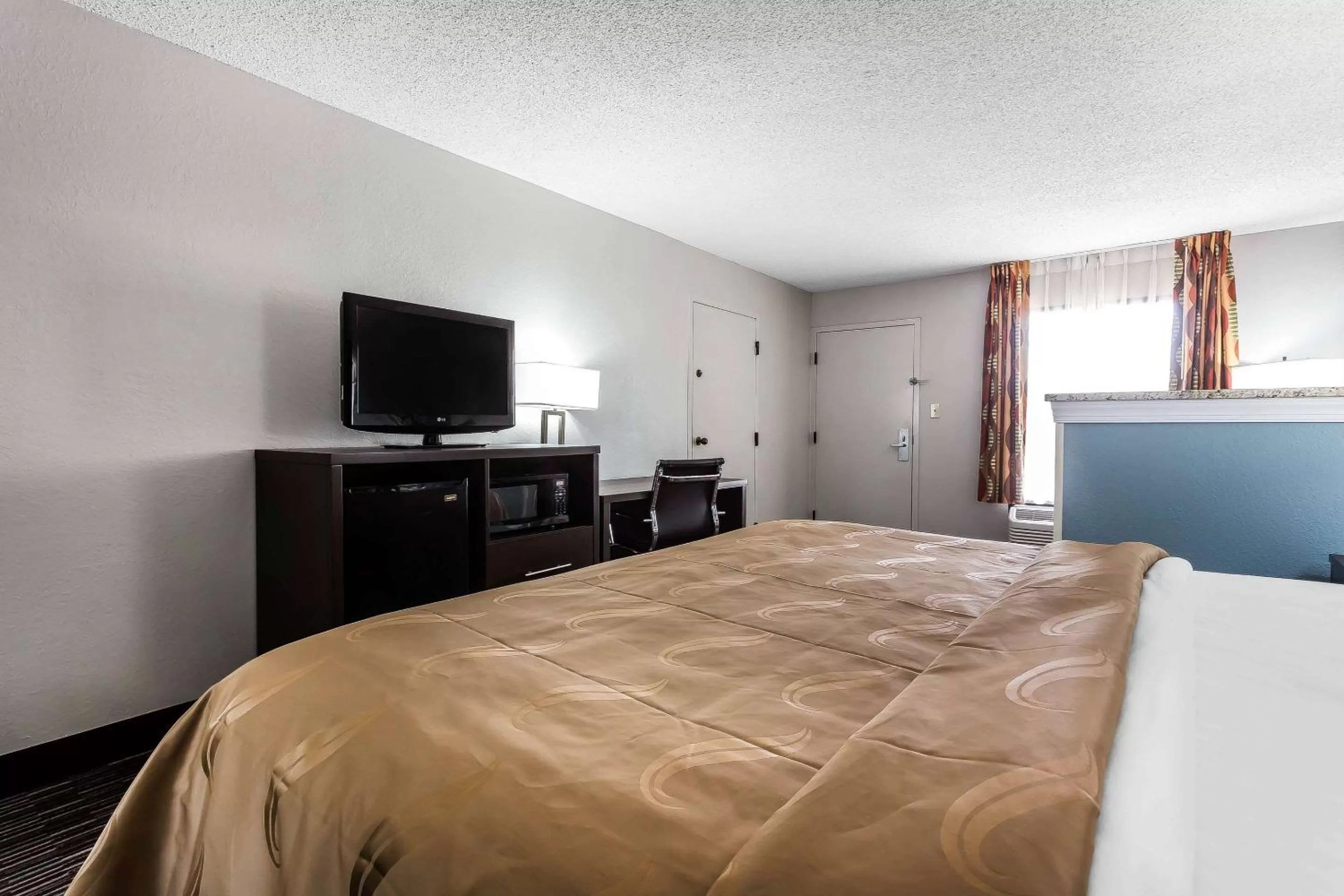 King Room - Non-Smoking/Mobility Accessible in Quality Inn & Suites Mooresville-Lake Norman