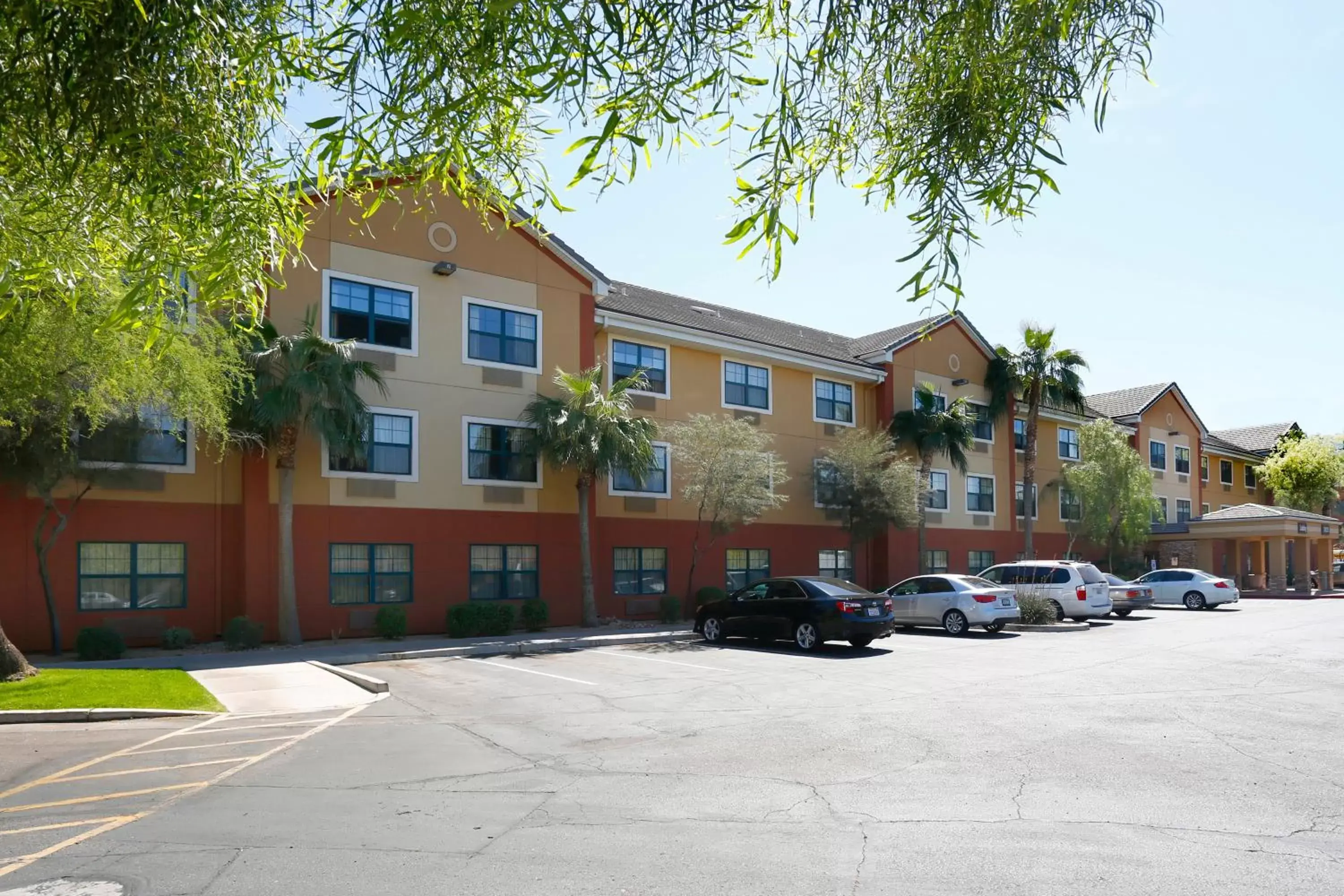 Property Building in Extended Stay America Suites - Phoenix - Airport