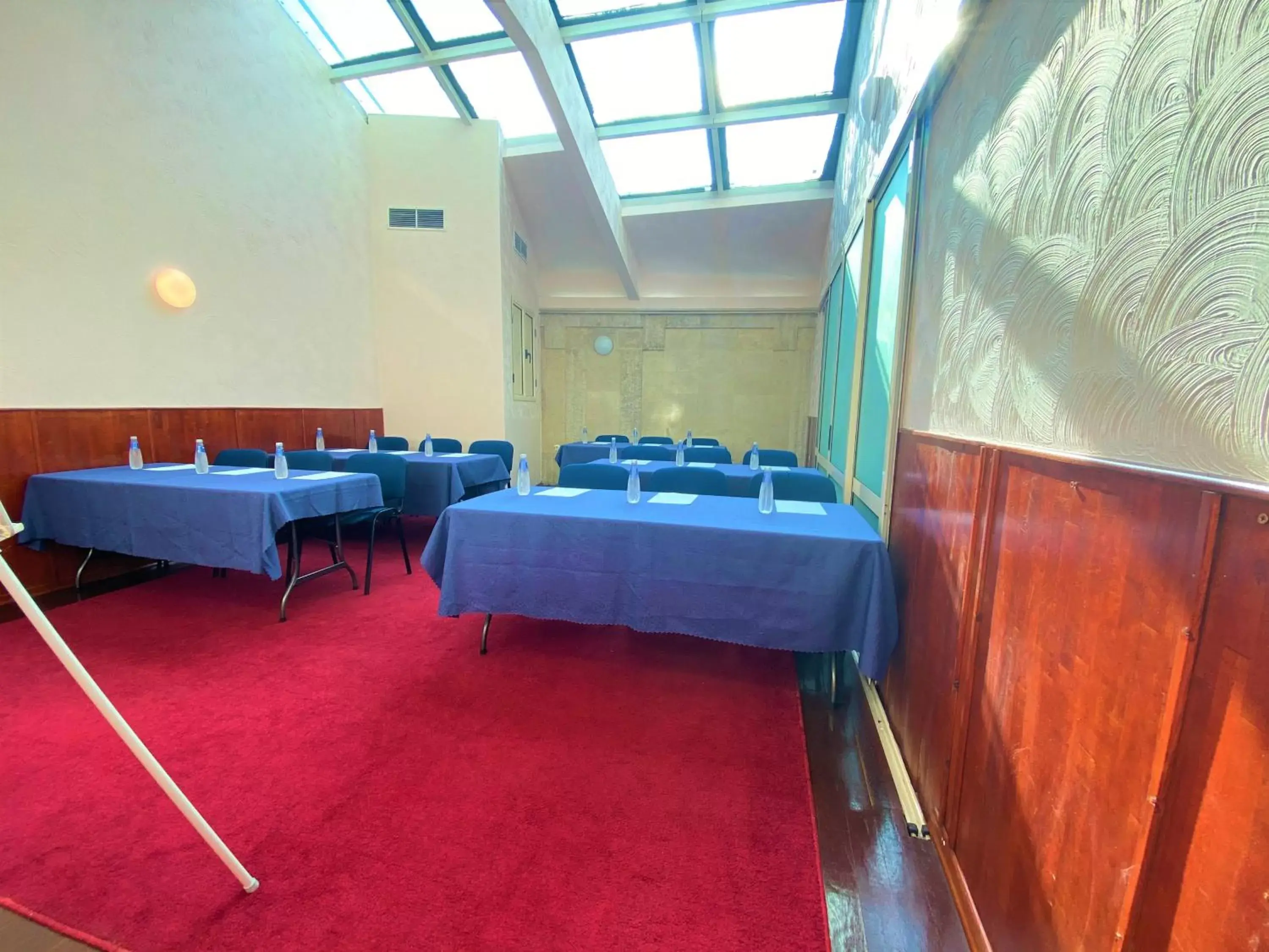 Business facilities in Light Hotel