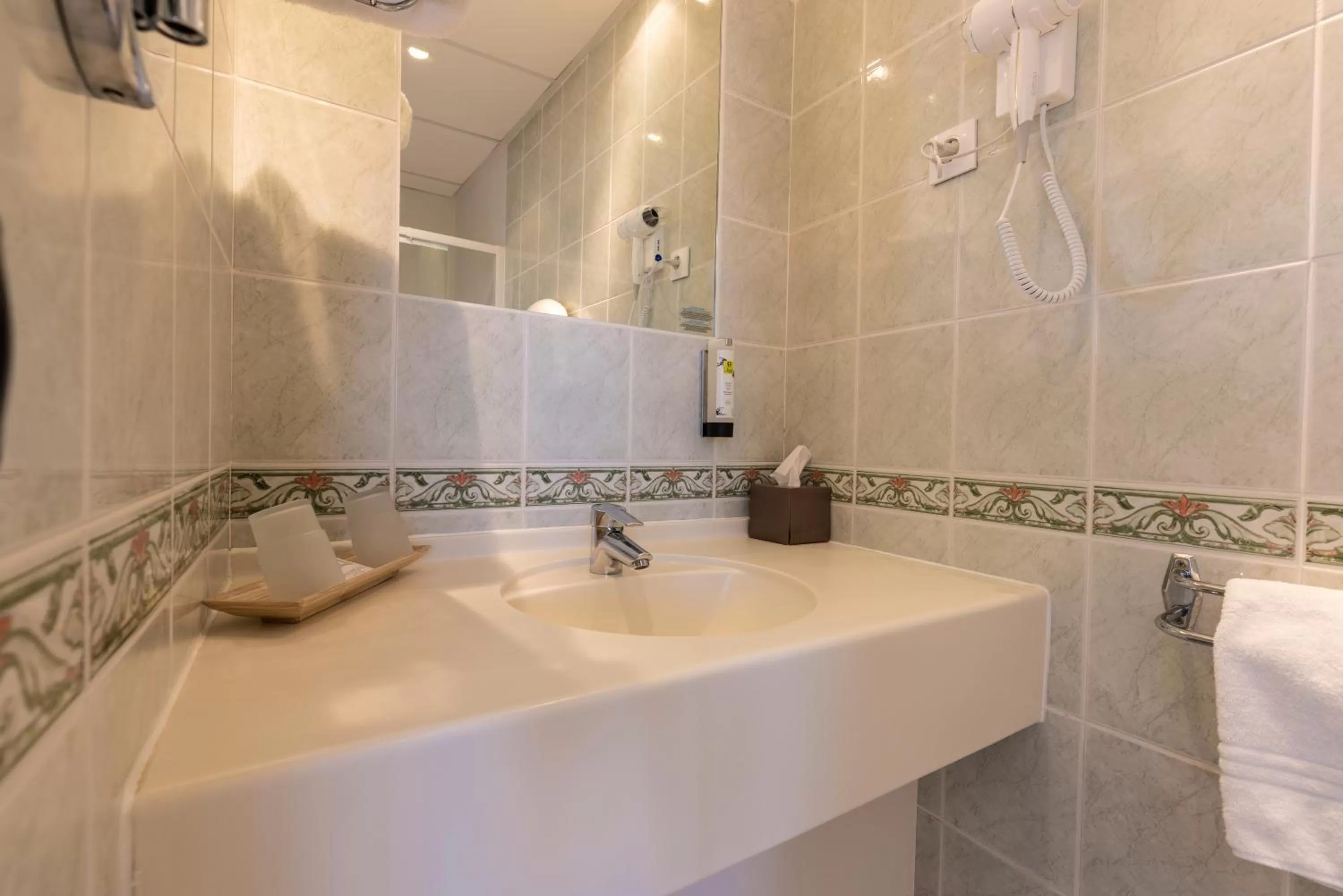 Bathroom in Logis Hôtel Rêve de Sable