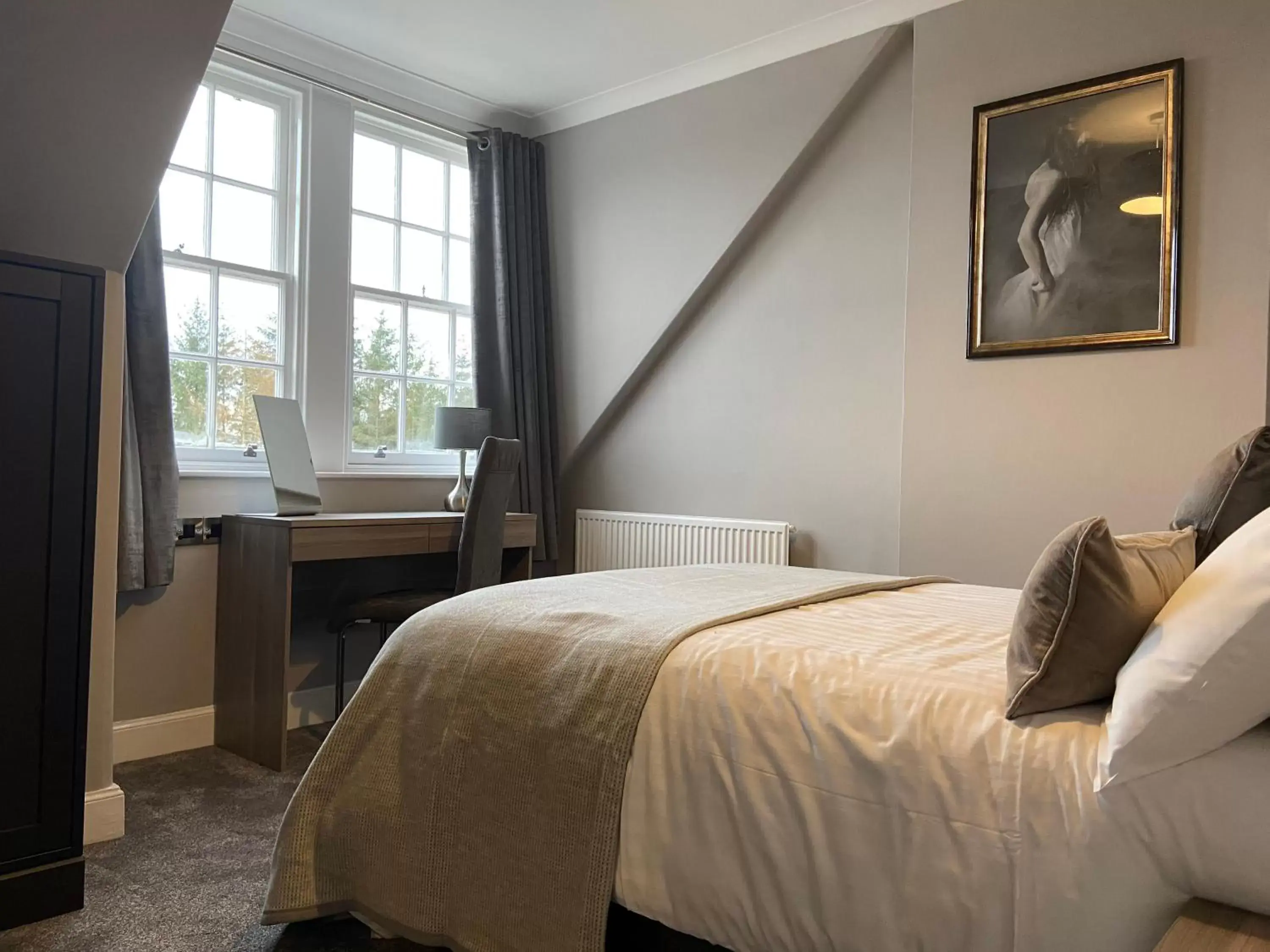 Bedroom, Bed in Barony Castle Hotel