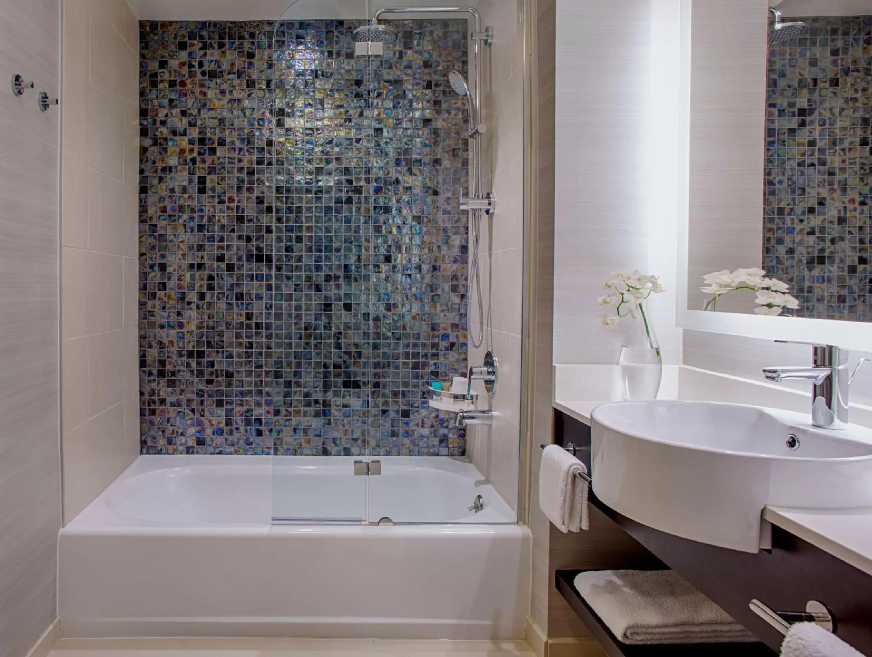 Bathroom in Hyatt Regency La Jolla at Aventine